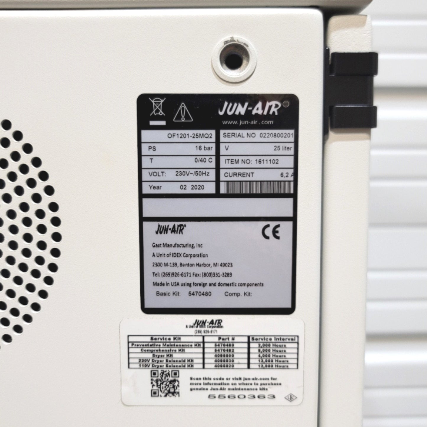 Used JUN-AIR OF1201-25MQ2 Oil Less Rocking Piston Laboratory Compressor 230VAC 6CFM