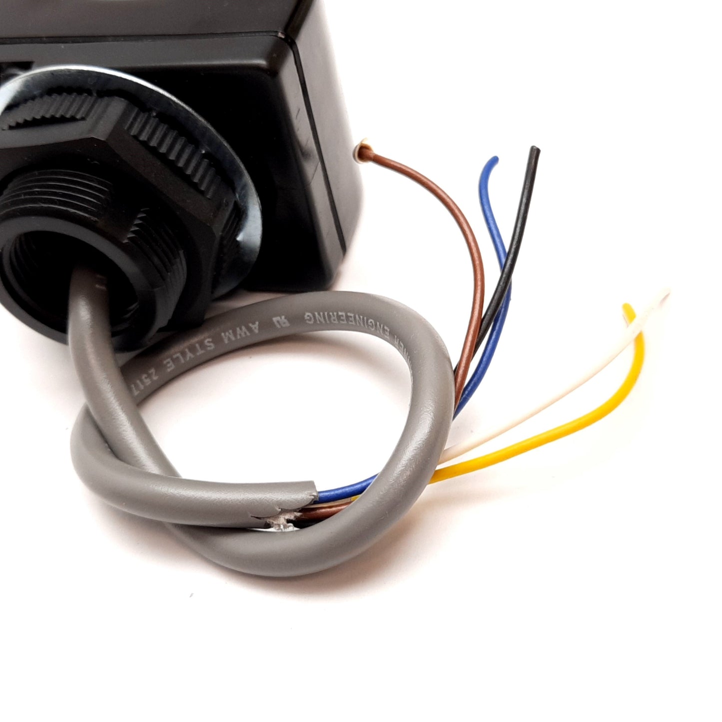 Used Banner LTBA5 Optical Touch Button, 120VAC, SPDT E/M Relay, M30x1.5 Mount