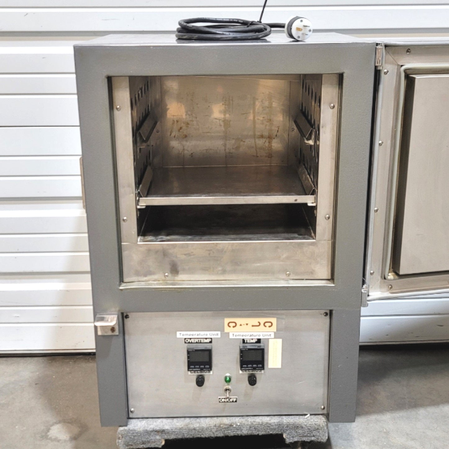 Used Blue M 0V-472A-2 Stabil-Therm Benchtop Utility Oven 1000W 120VAC 11.6A 100-500°F