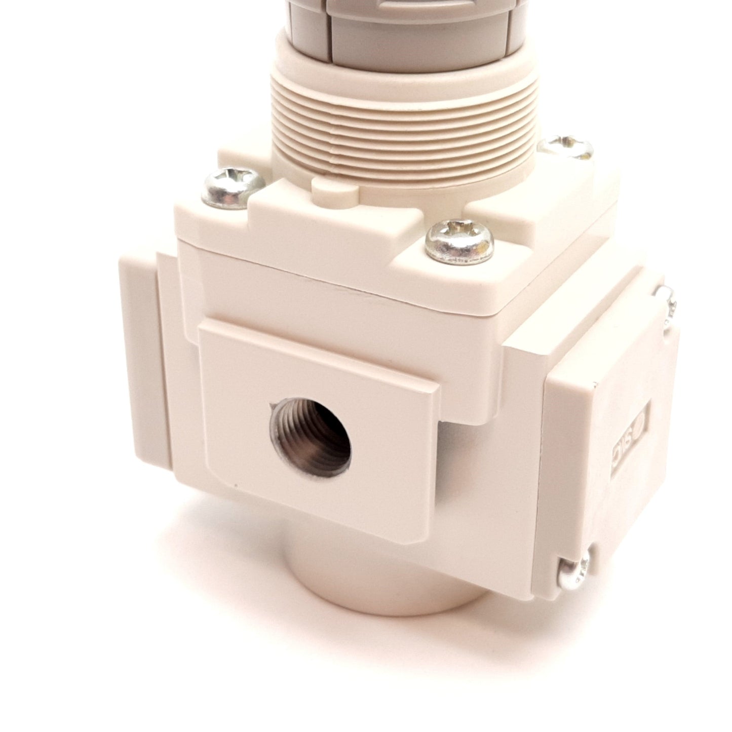 New SMC AR20-N01E-Z-B Pressure Regulator, Supply: 145psi, Set: 7-125psi, With Gauge