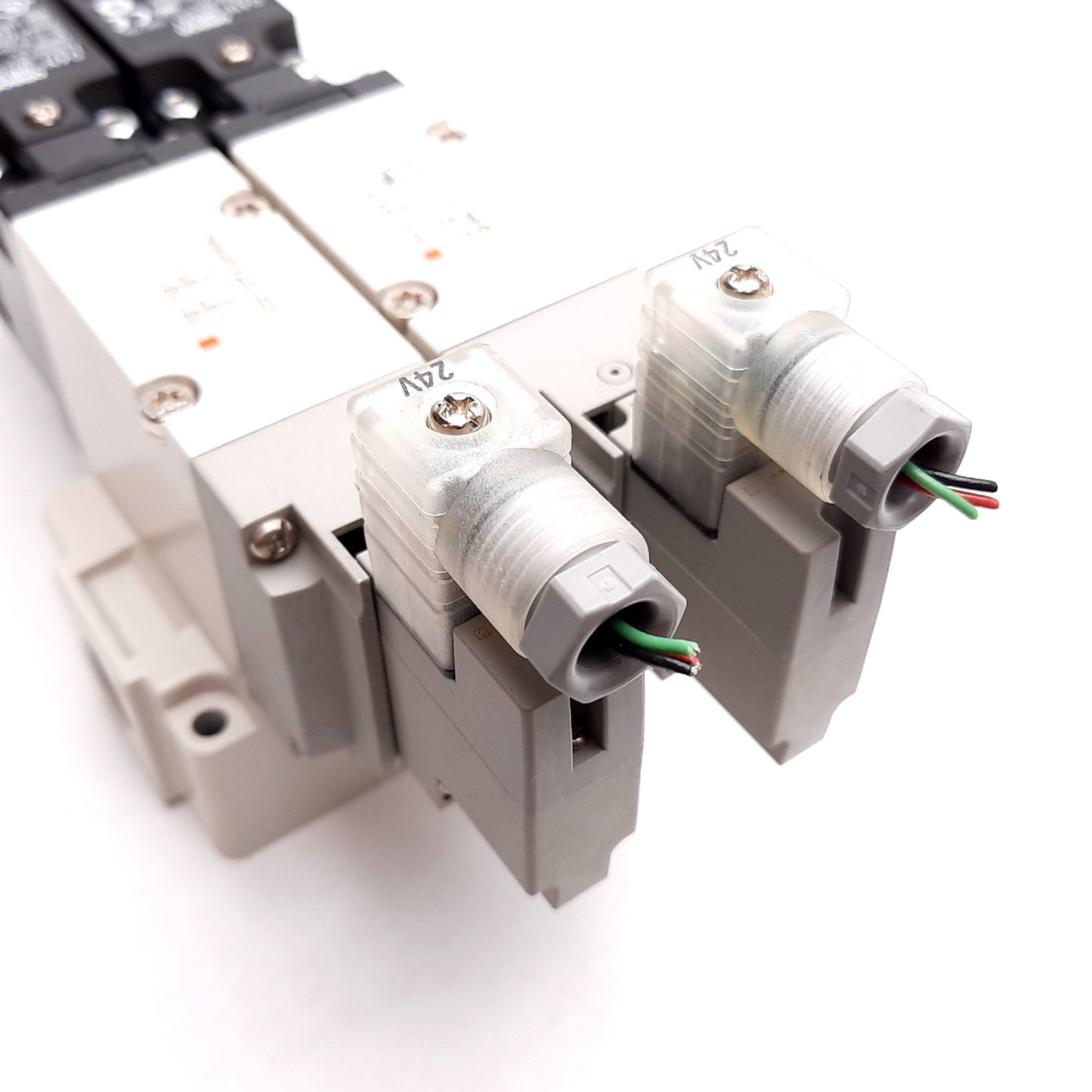 New Open Box SMC VP544-5DZ1-03N-M-X538 Dual Solenoid Valve Assembly, w/ Manifold Base 24VDC