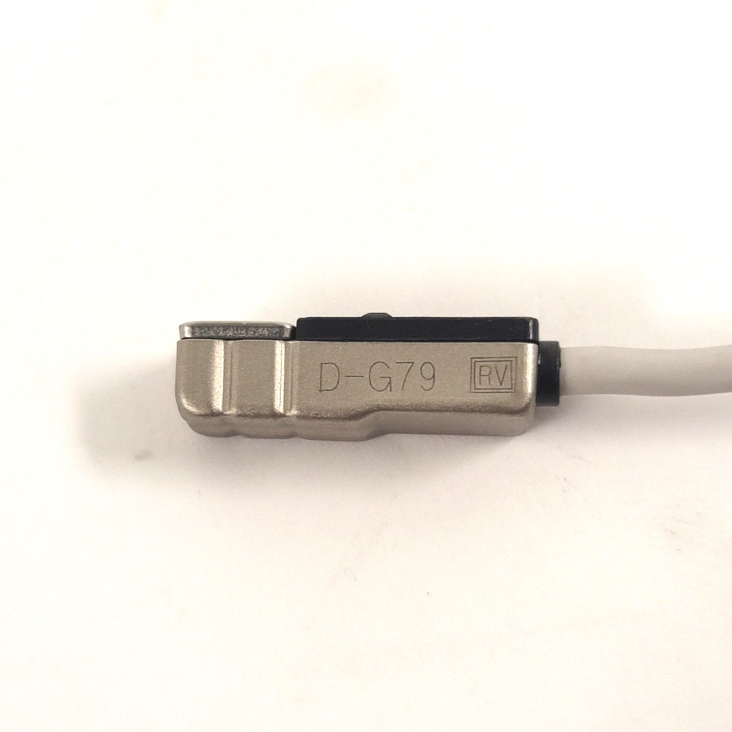 New SMC D-G79L Solid State Band Mounting Cylinder Auto Switch 3-Wire NPN 4-28VDC