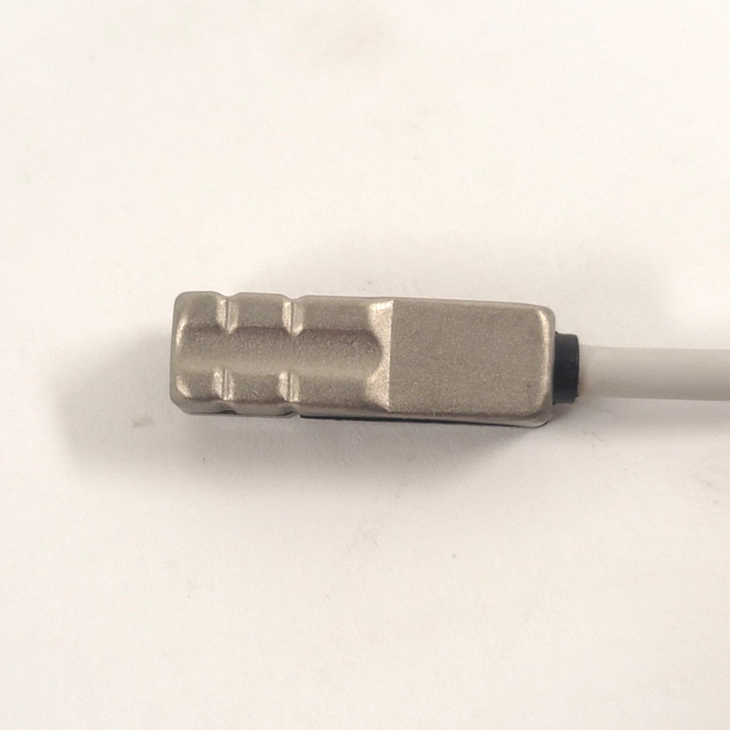 New SMC D-G79L Solid State Band Mounting Cylinder Auto Switch 3-Wire NPN 4-28VDC