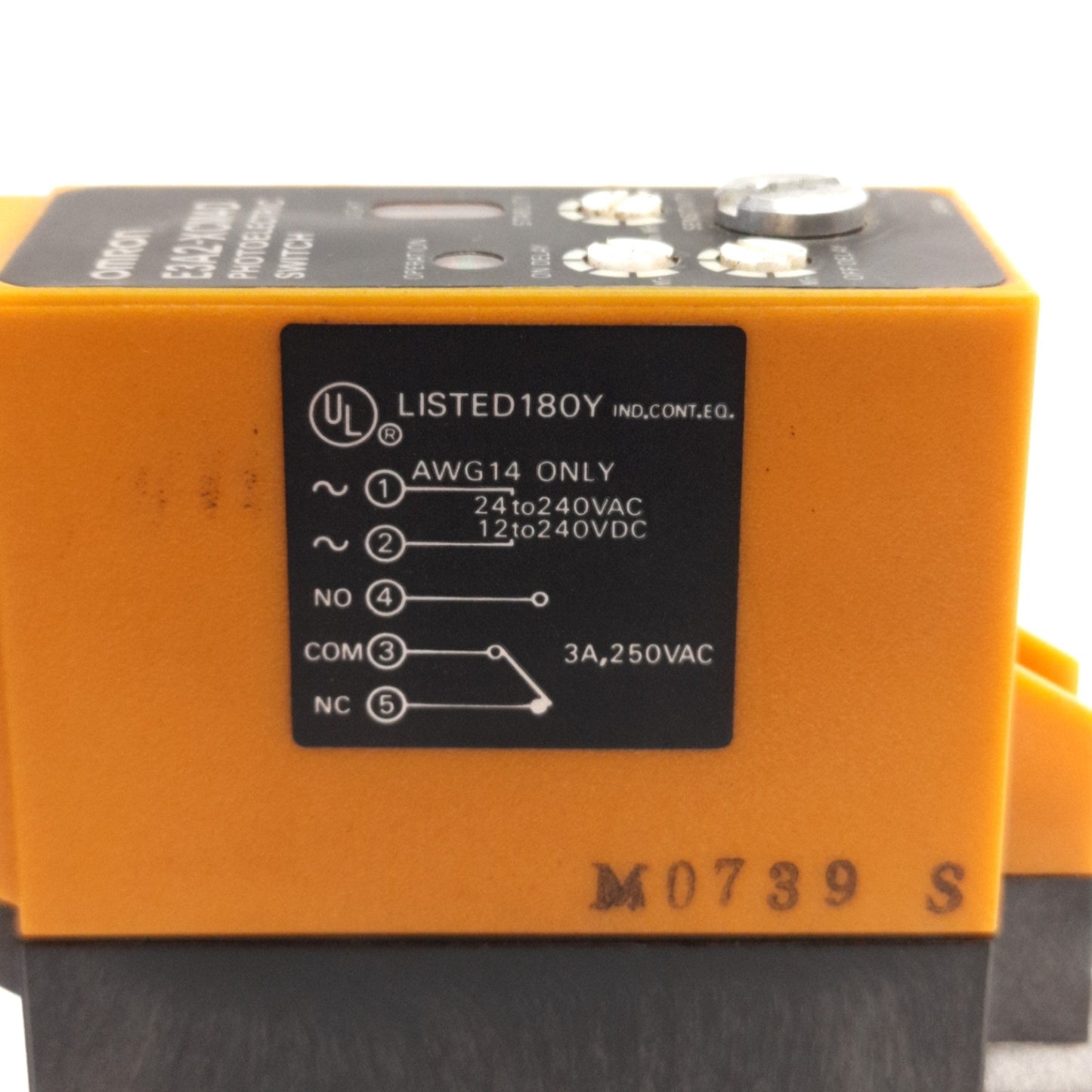 Used Omron E3A2-XCM4D Photoelectric Switch 240V Max Supply, SPDT, Used w/ E-32 Cables