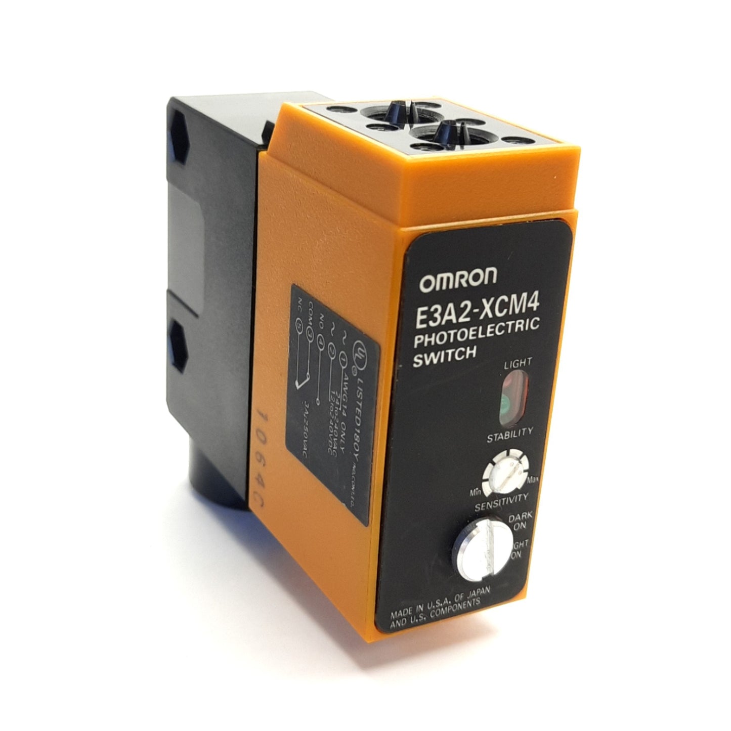 Used Omron E3A2-XCM4 Photoelectric Switch 240V Max Supply, SPDT, Used w/ E-32 Cables