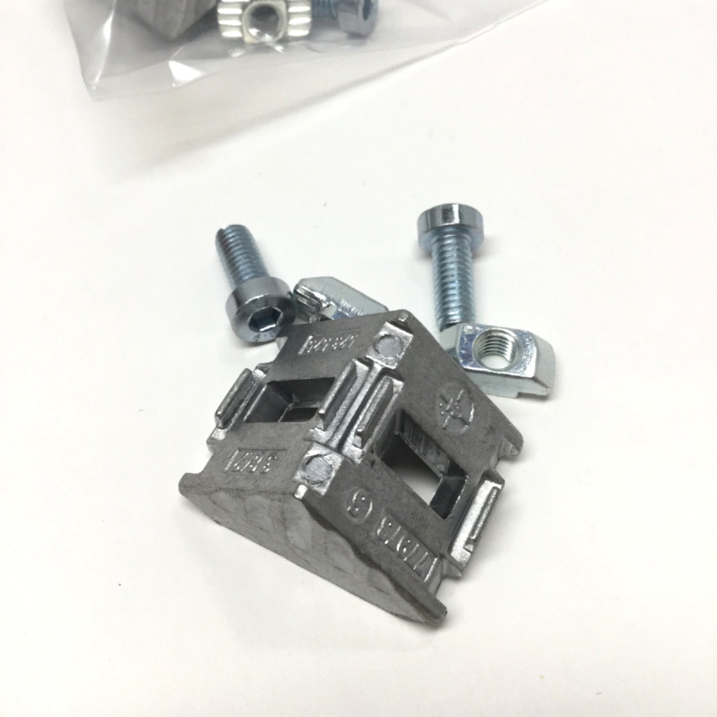 New Lot of 5 Bosch 3842523528 Profile Gusset Mounting Bracket 30 x 30mm w/ Hardware