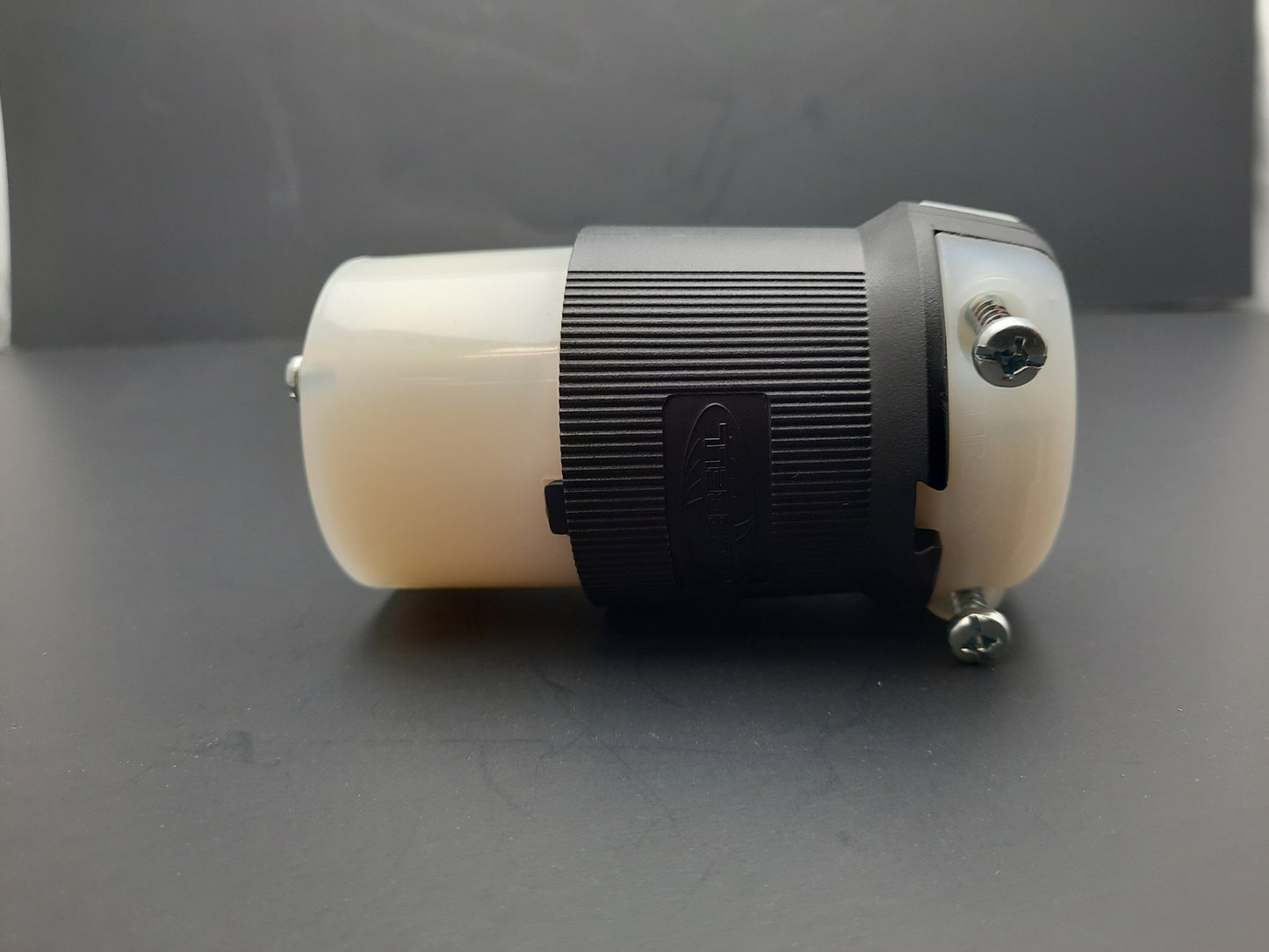 New Hubbell HBL2813 Female Twist-Lock Receptacle, Rating: 30A 120/208VAC 3-Phase