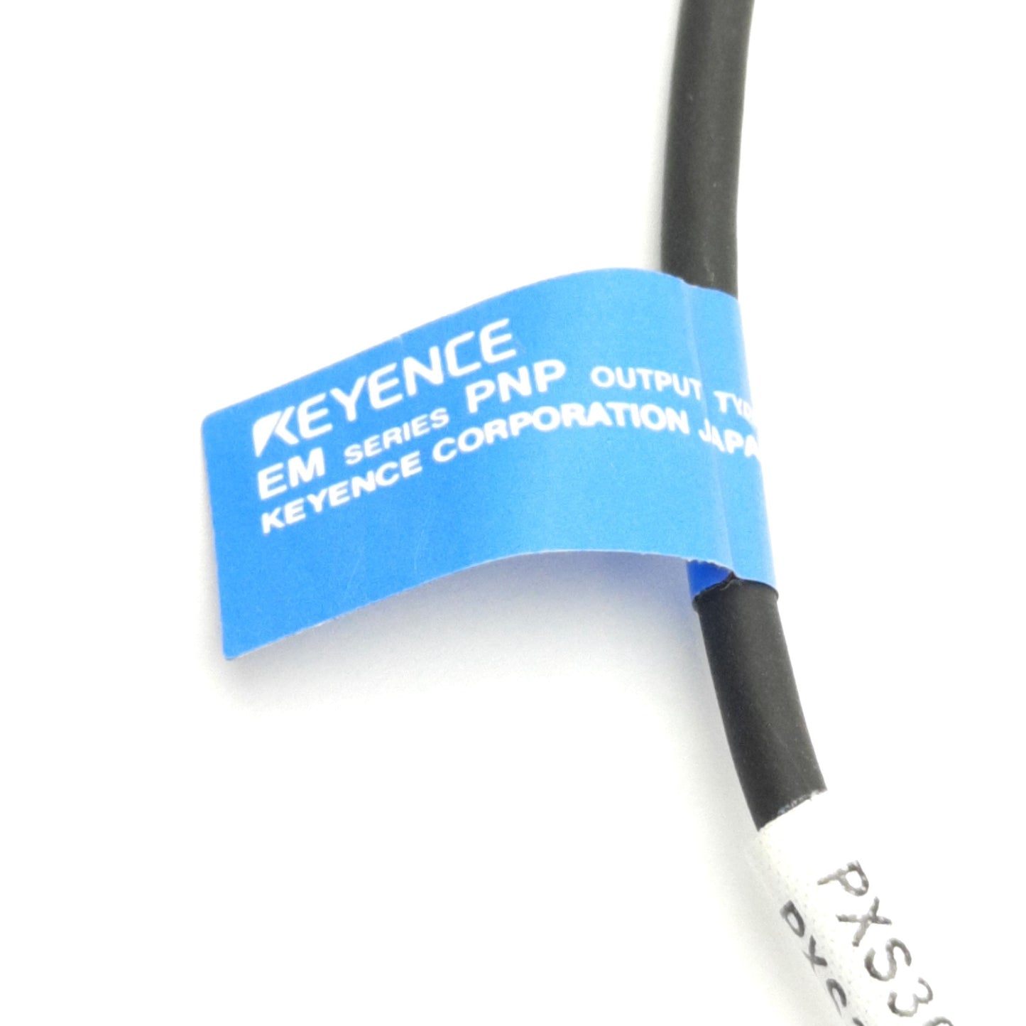 Used Keyence EM-005P Proximity Sensor N.O. PNP, 1mm Range, 10-30V DC, 5x5mm Target