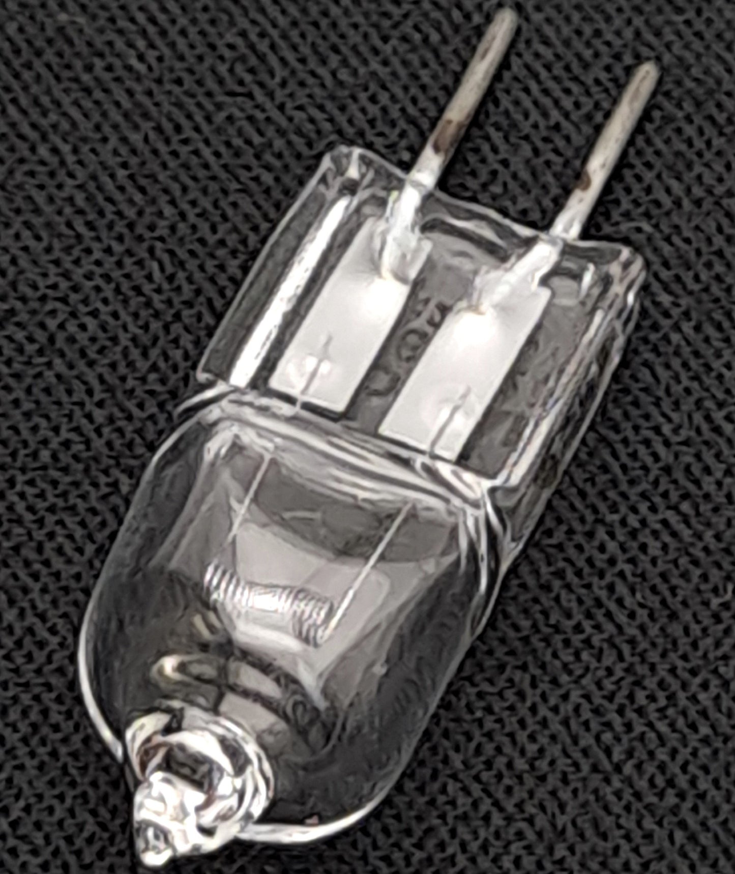 New Lot of 4 Osram 64425 Halostar Light Bulb, 20W, 12V, 130 Lumen, G4 Bulb Base