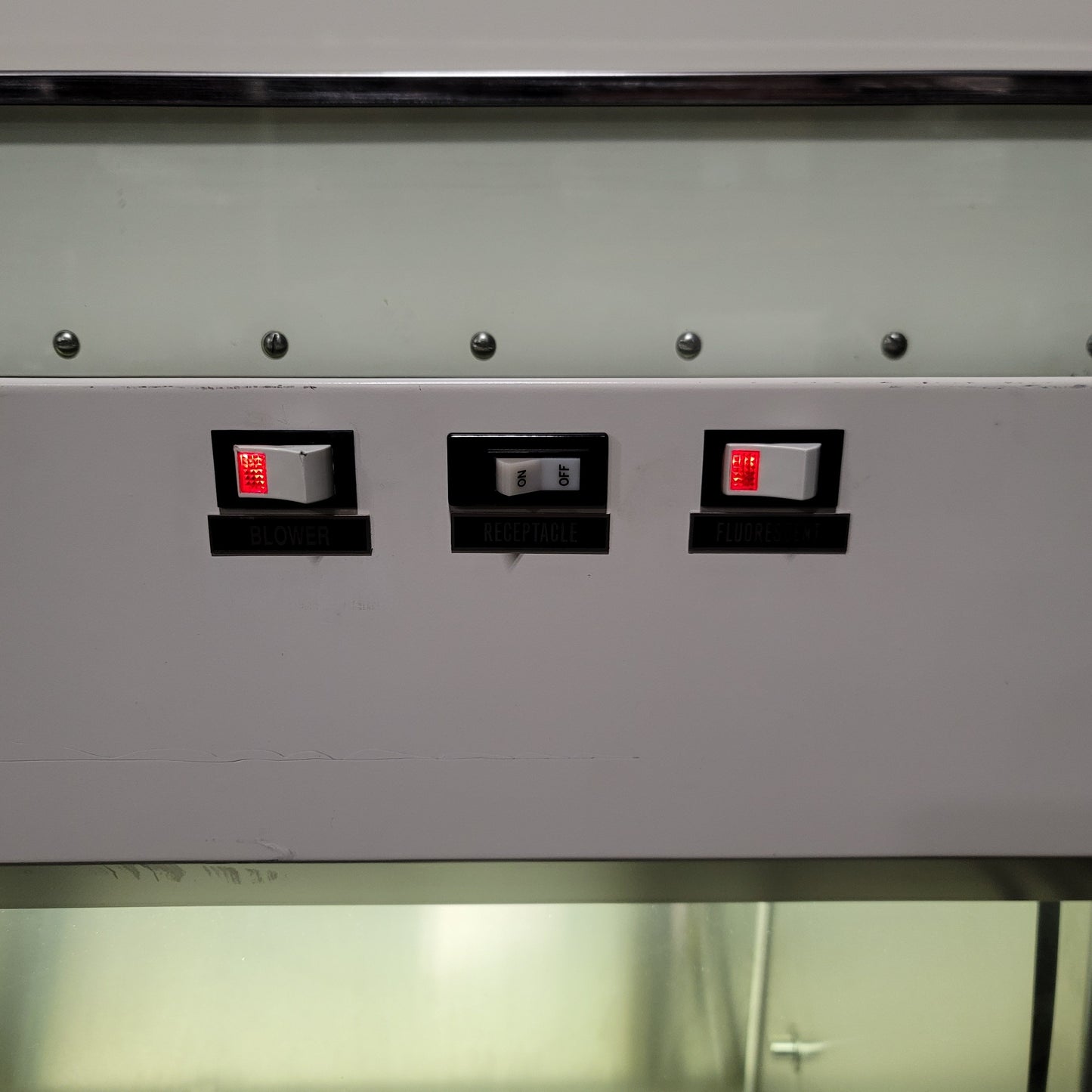 Used Baker SG-400 SterilGARD II Biological Safety Cabinet 4Ft x 2Ft, 120VAC 15A