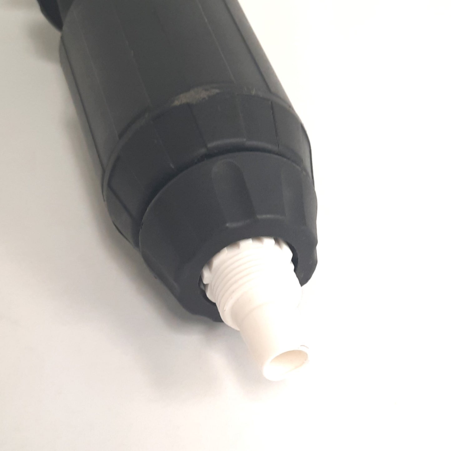 Used Dosatron D25RE5 PVDF Dosing Pump, 1/3pt/min-11GPM, 1:100-1:20, 4.3-85psi, 104°F