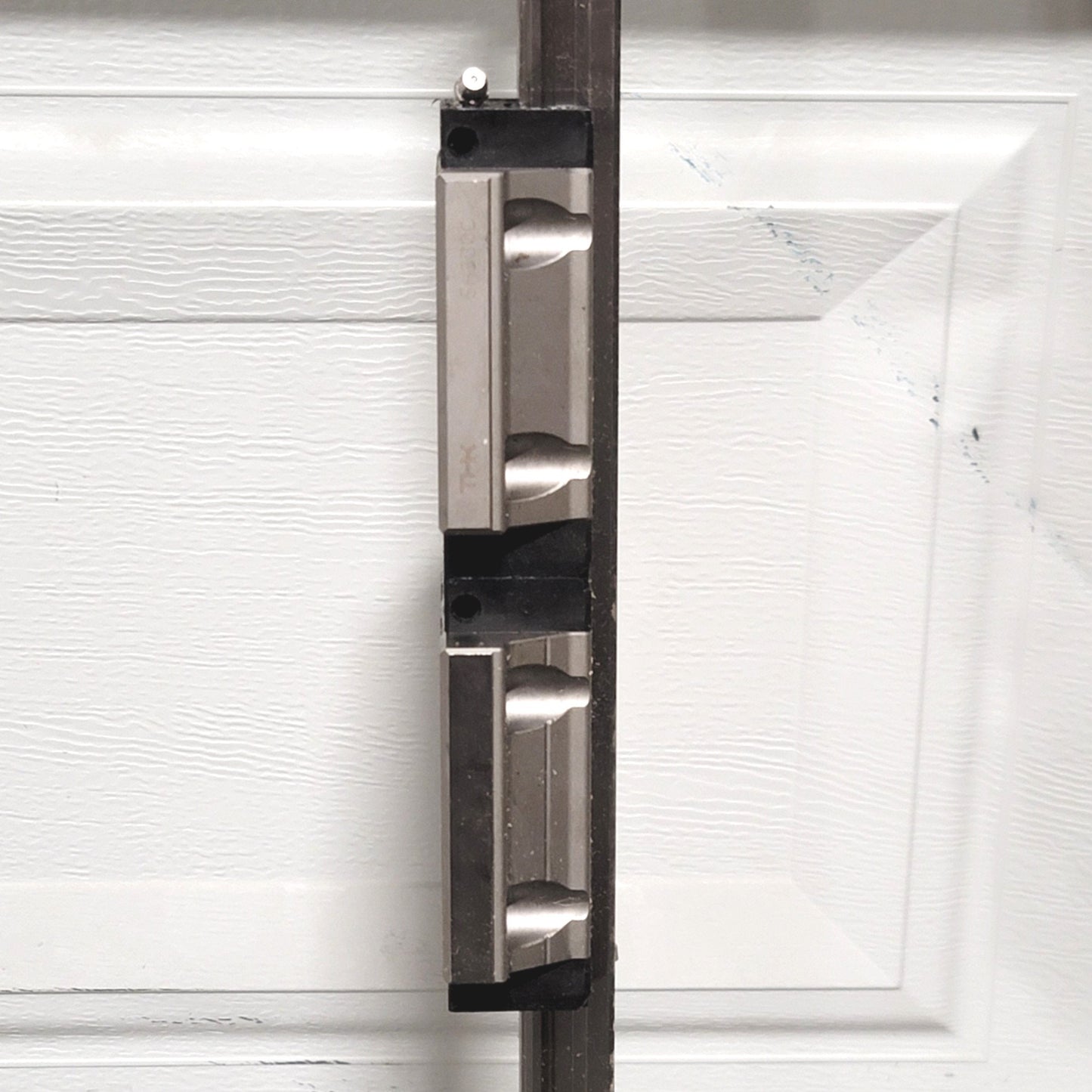 Used Lot Of 2 THK SHS30-C Carriages On A LM Linear Rail 1960mm, 42mm x 90mm x 106mm