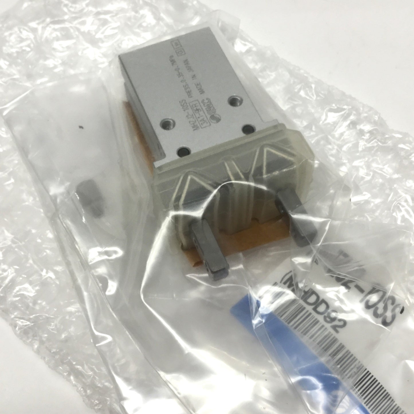 New SMC MHZJ2-10SS Parallel 2-Finger Air Gripper w/Dust Cover, 10mm Bore, 4mm Stroke