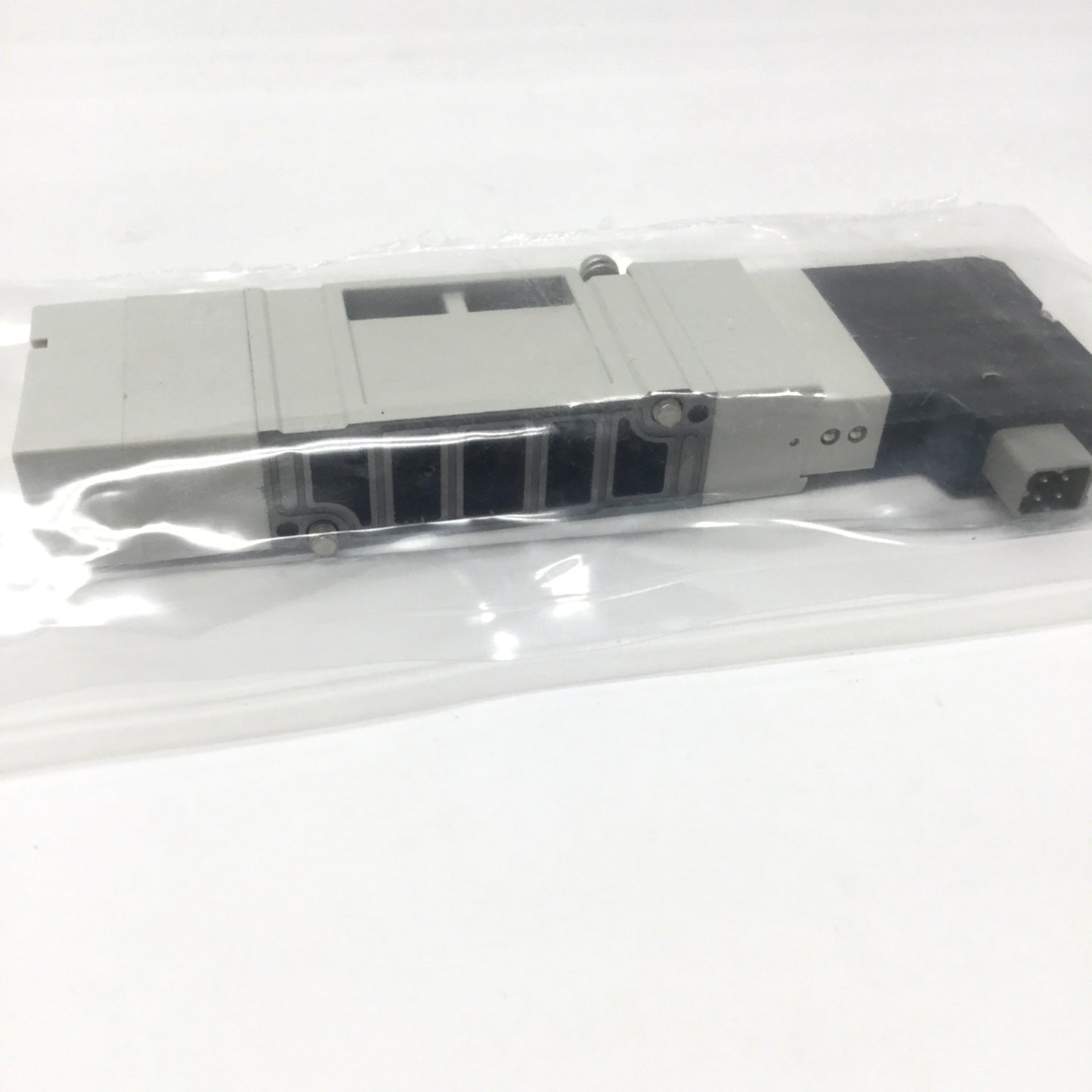 New SMC SV2300-5FU Solenoid Valve, 5-Port 3-Position Closed Center 24VDC, 0.2-0.7MPa