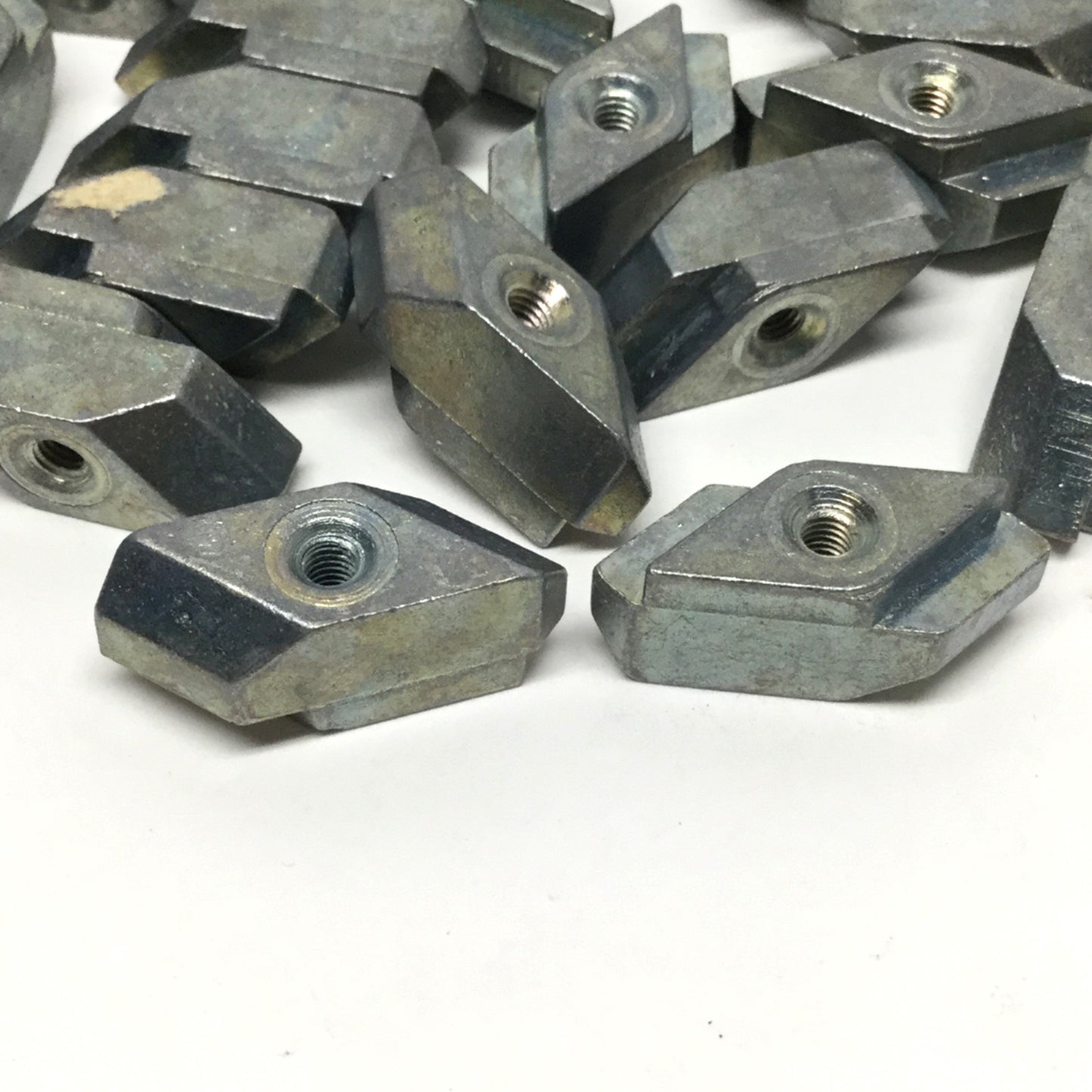 New – Open box Lot of 60 Maytec 1.34.20EM3 Rhomboid T-Slot Self-Locking Nuts E Hardware, M3