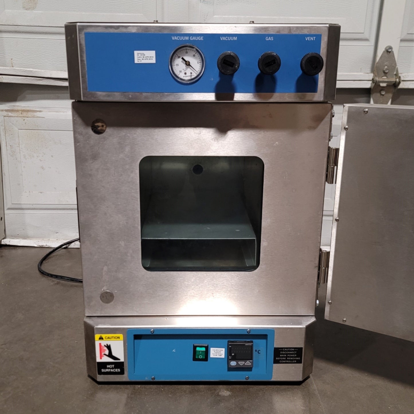 Used Blue M VO914SA Vacuum Oven 0.65CuFt, 9" x 9" x 14", 750W, 40-260°C ±1°C, 120VAC