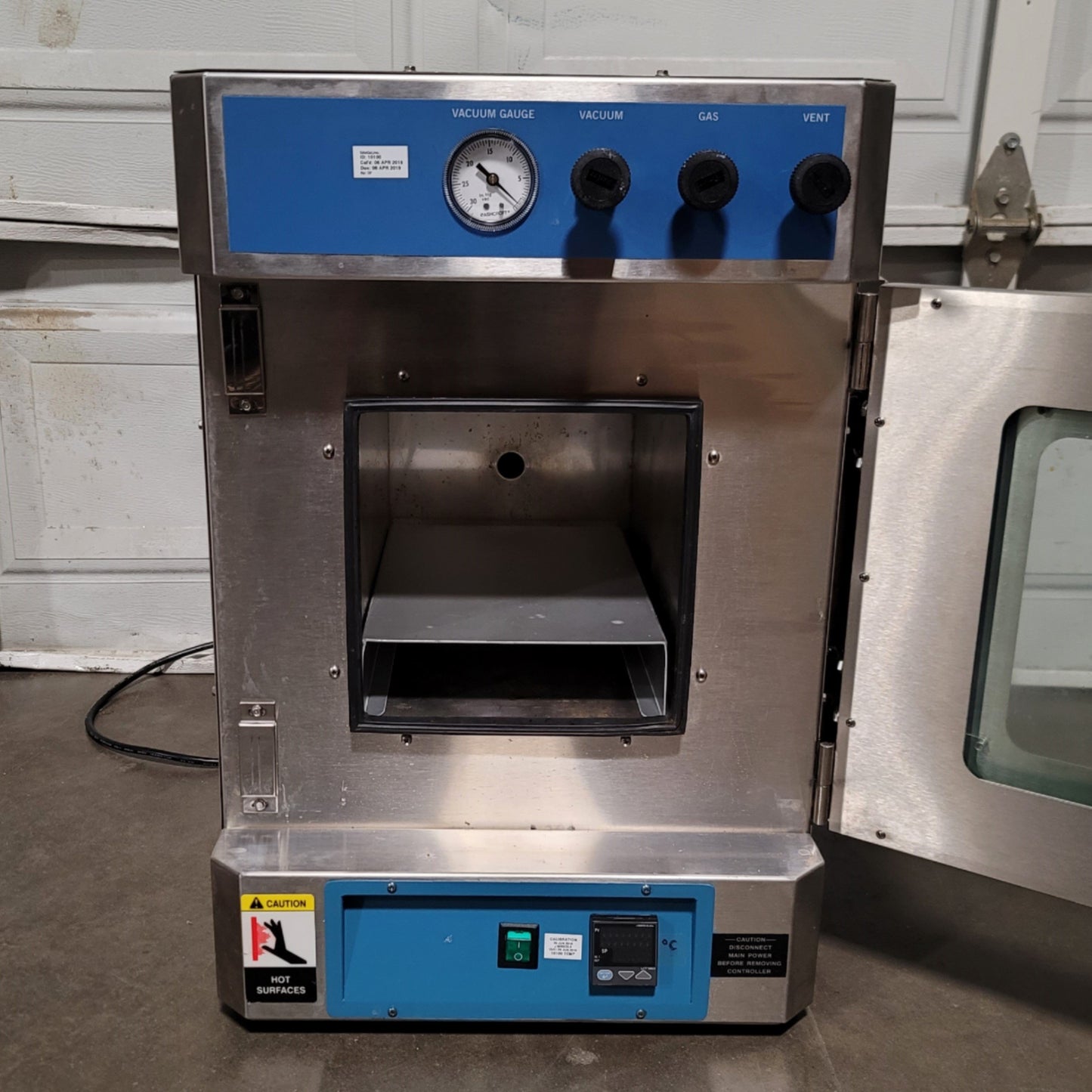 Used Blue M VO914SA Vacuum Oven 0.65CuFt, 9" x 9" x 14", 750W, 40-260°C ±1°C, 120VAC