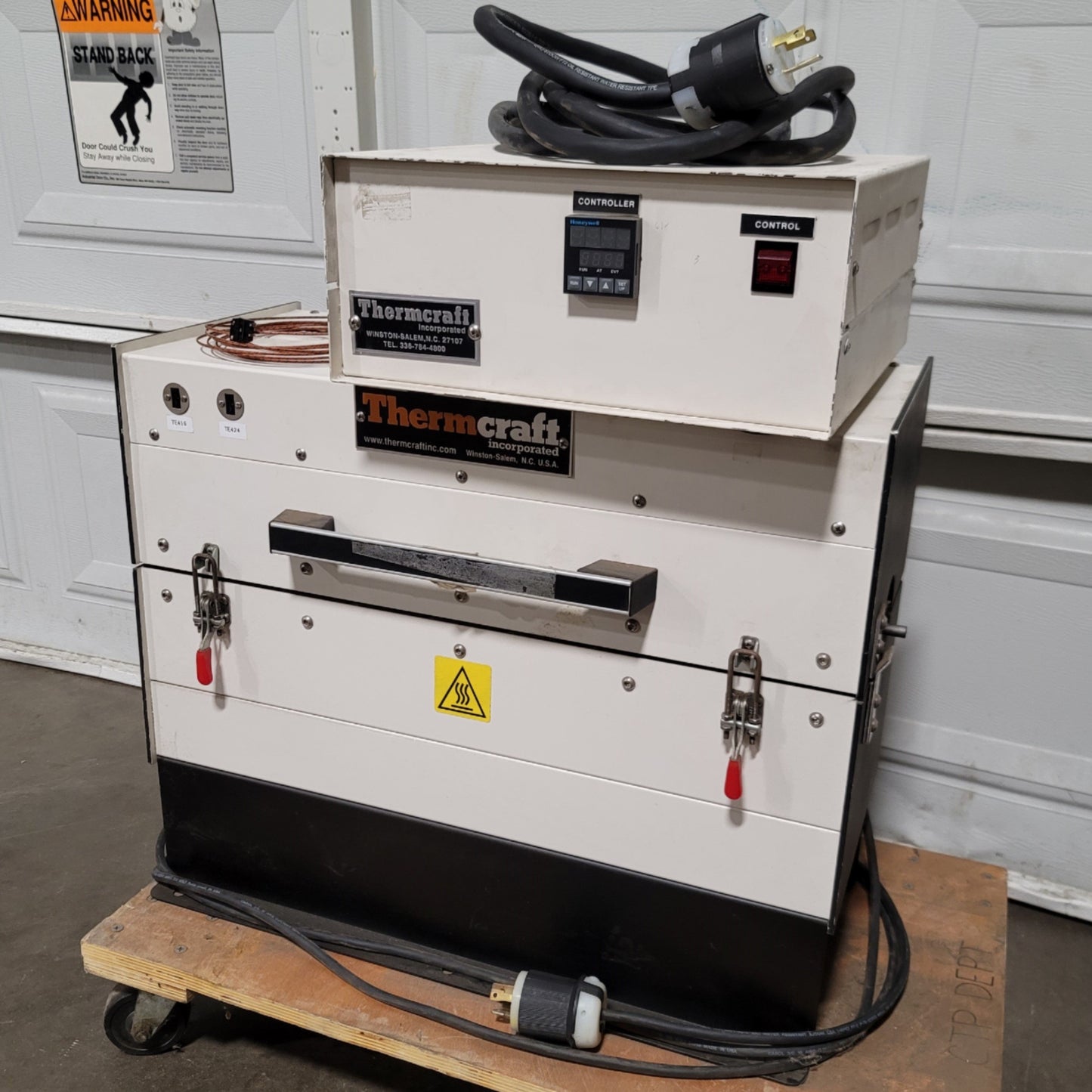 Used ThermaCraft TSP-0.75-0-18-1C-J7411/1A Split Tube Furnace 2204°F 120VAC 7.4A 855W