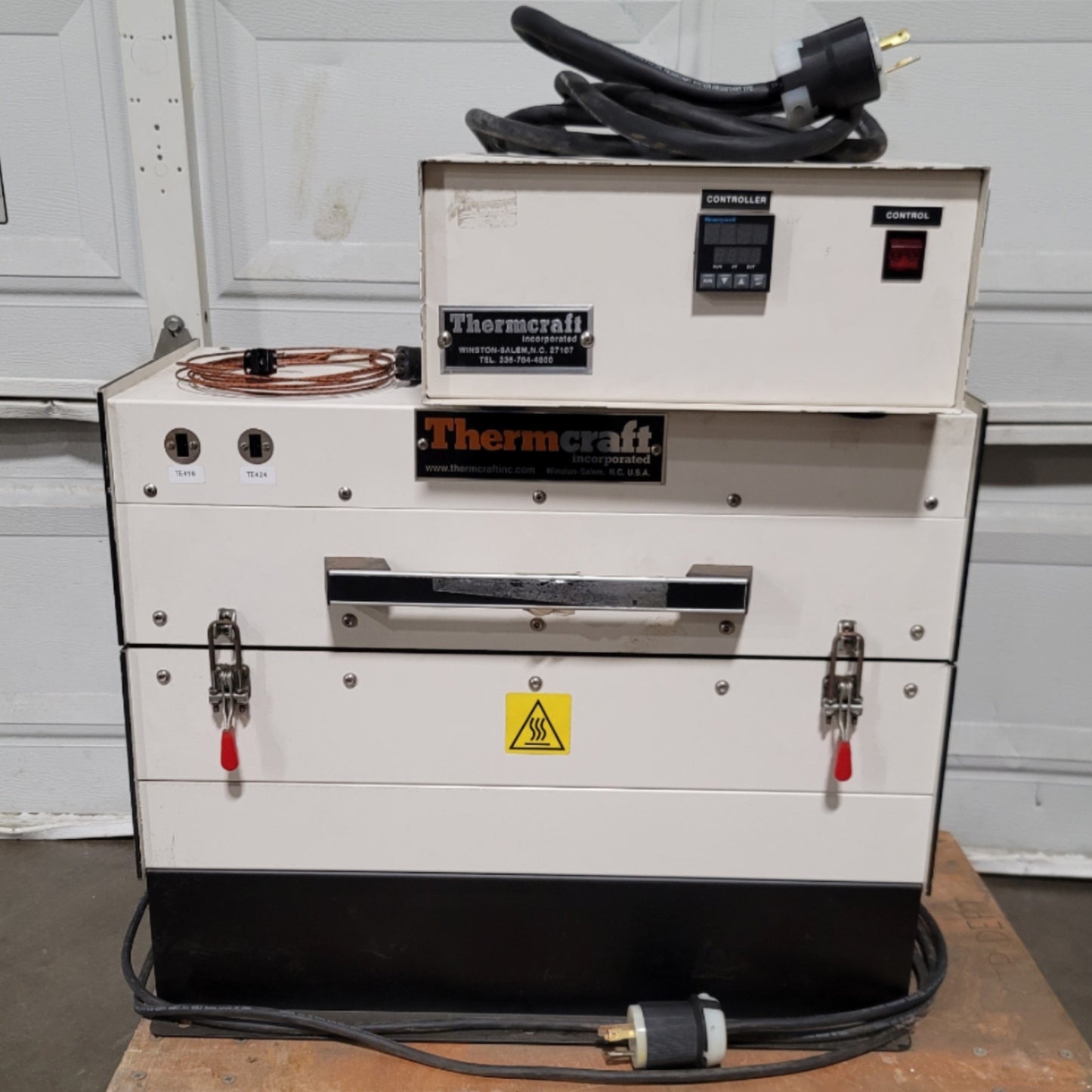 Used ThermaCraft TSP-0.75-0-18-1C-J7411/1A Split Tube Furnace 2204°F 120VAC 7.4A 855W
