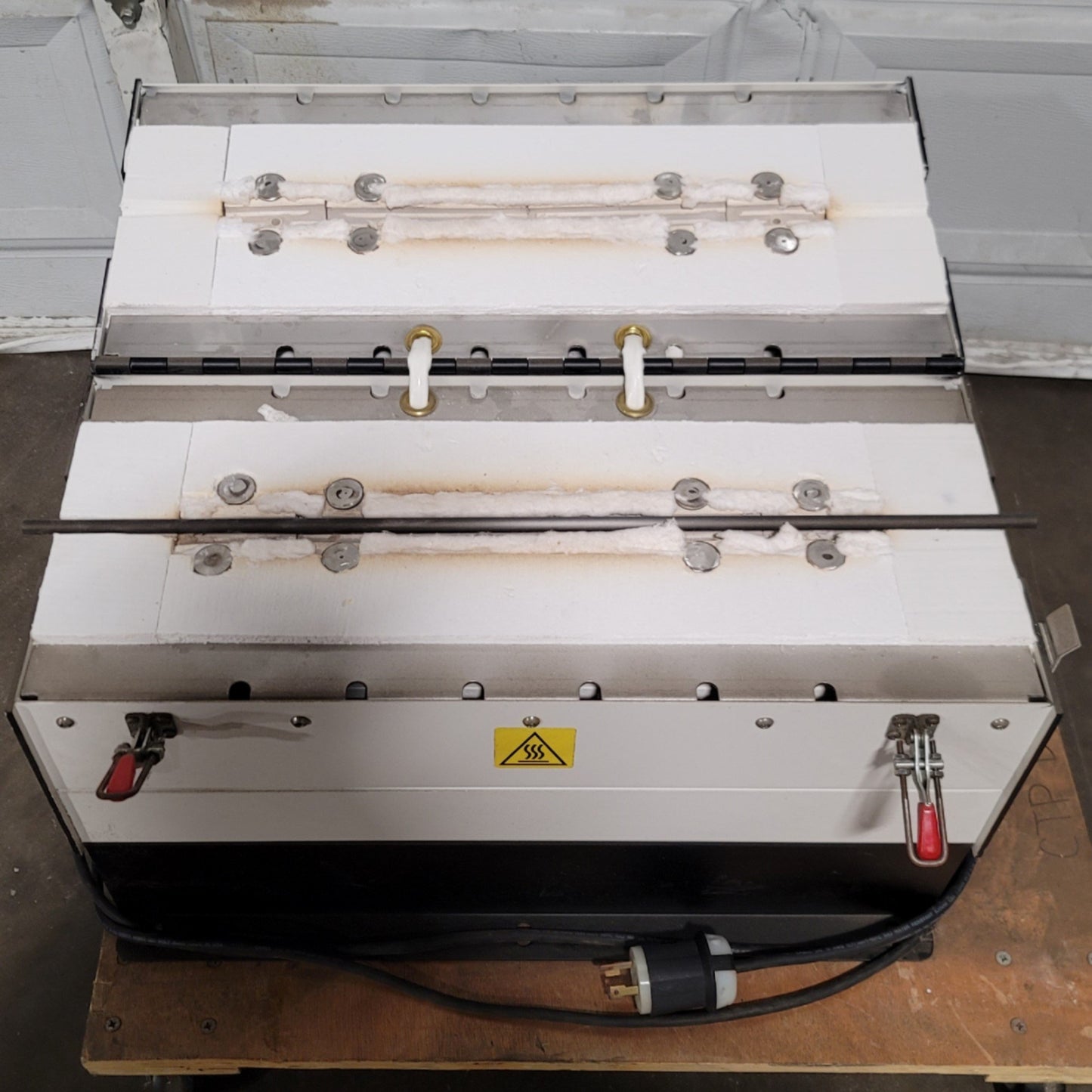Used ThermaCraft TSP-0.75-0-18-1C-J7411/1A Split Tube Furnace 2204°F 120VAC 7.4A 855W