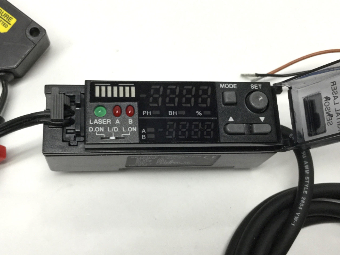 Used Keyence LV-21A Laser Sensor Amplifier, 12-24VDC, NPN w/LV-H35 Reflective Head