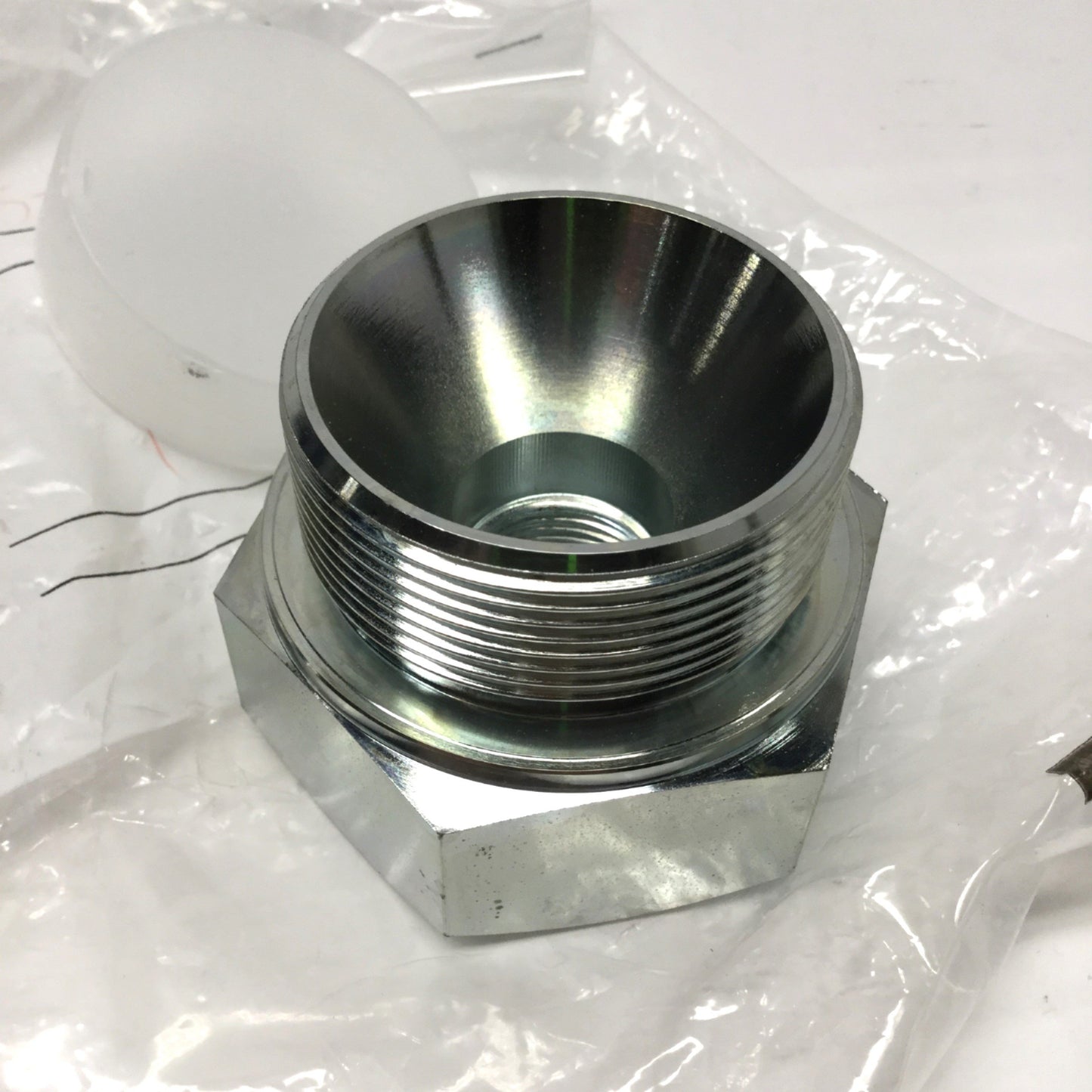 New – Open box 4035-32-12 Hydraulic Pipe Adapter Fitting G2" Male x 3/4" NPT Female 60° Chamfer