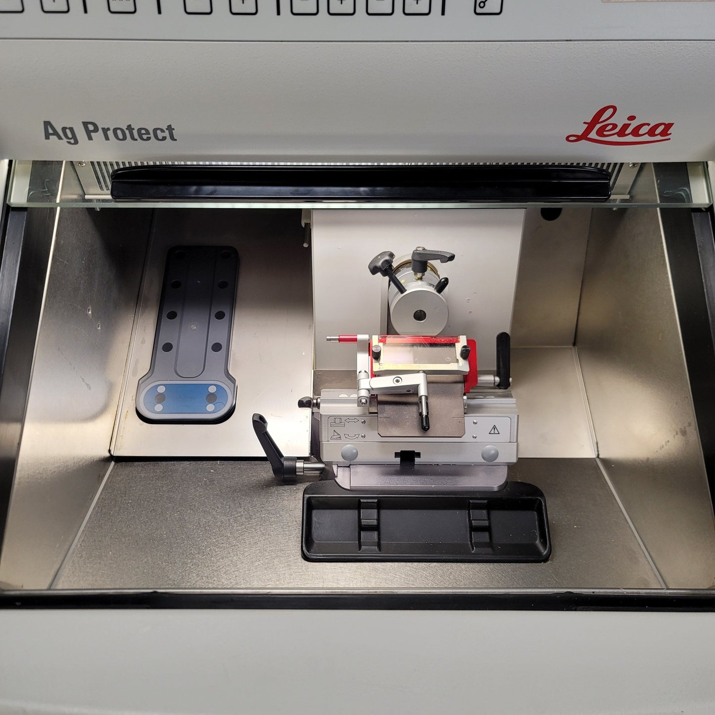 Used Leica CM1860 Cryostat Microtome 1-100 µm, 55x55mm Max, 0°C To -35°C, 220-230VAC