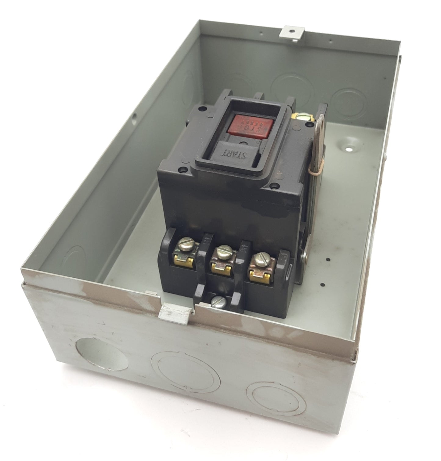 Used General Electric CR1062S2B Manual Starter with Enclosure, 3-Pole, Rating: 600VAC