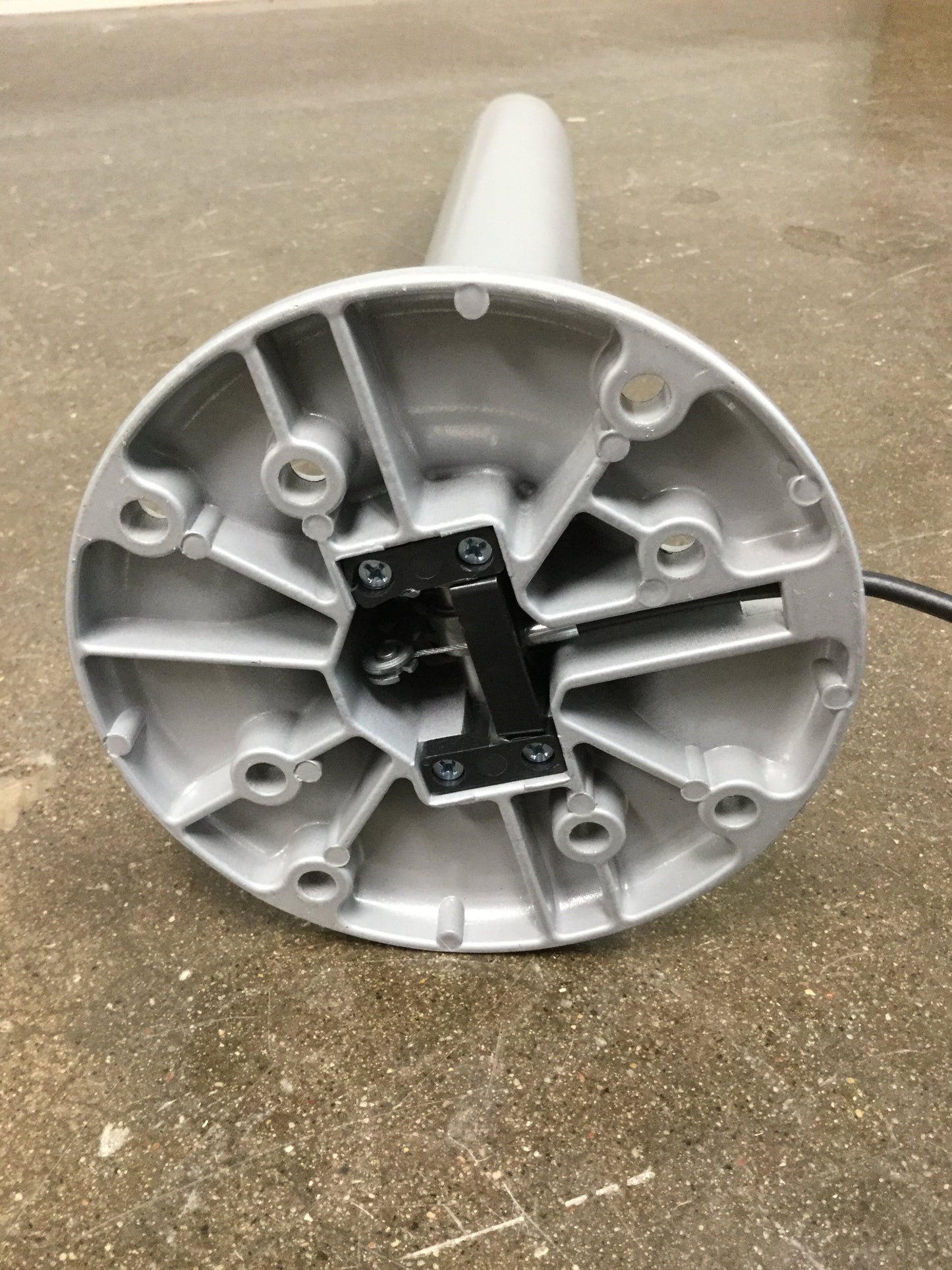 Used Adjustable Height Air Pedestal 14" Stroke (23" Retracted; 37" Extended) Ø2-3/8"