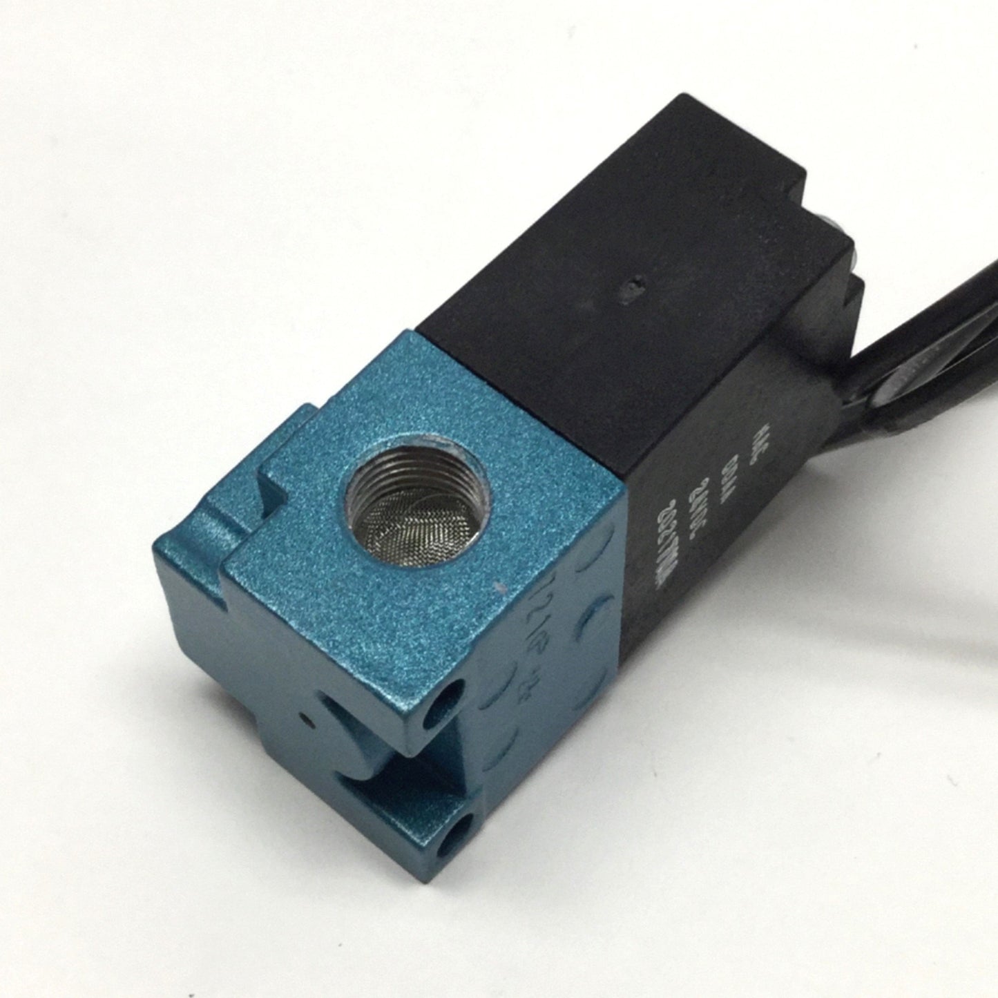 Used MAC 35A-AAB-DDAA-1BA Pneumatic Solenoid Valve 3-Way NC, 120psi, 1/8" NPT, 24VDC