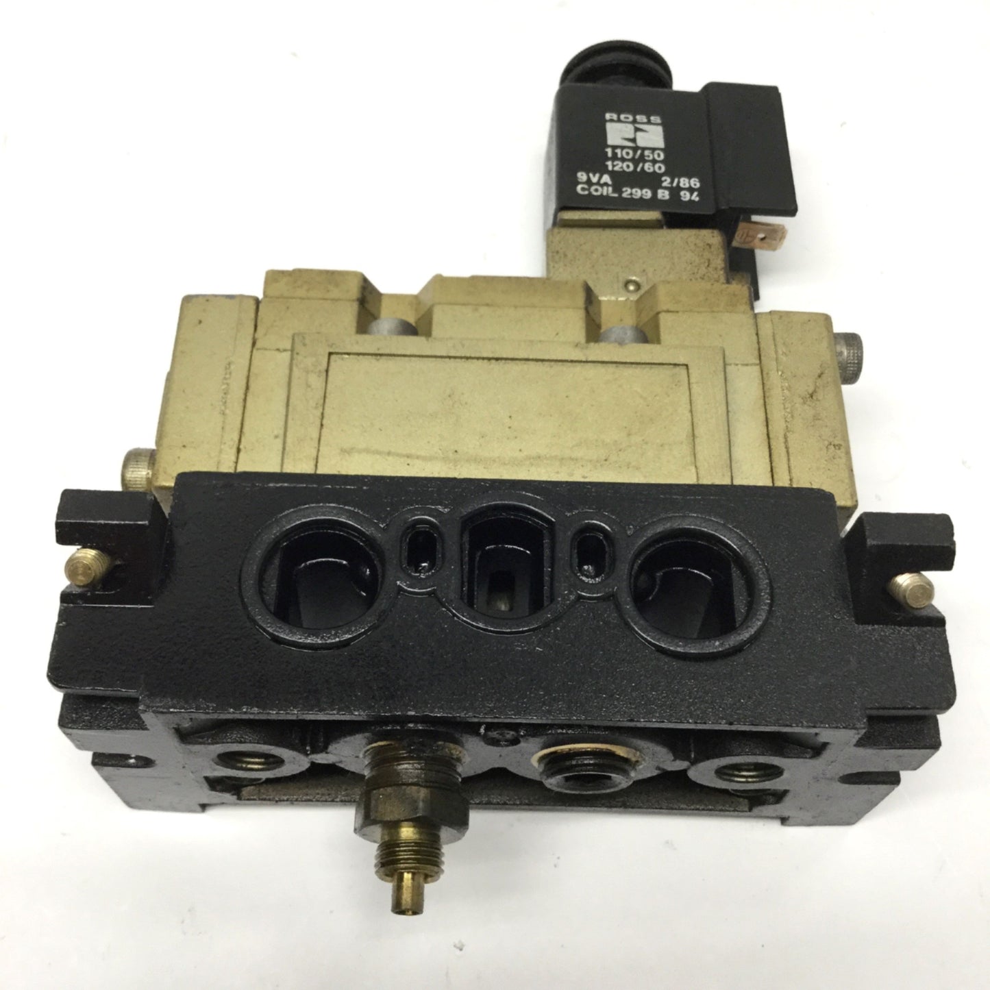 Used Ross W6476A2301 5-Port 2-Position Solenoid Valve, 2-10bar, 110/120VAC Coil