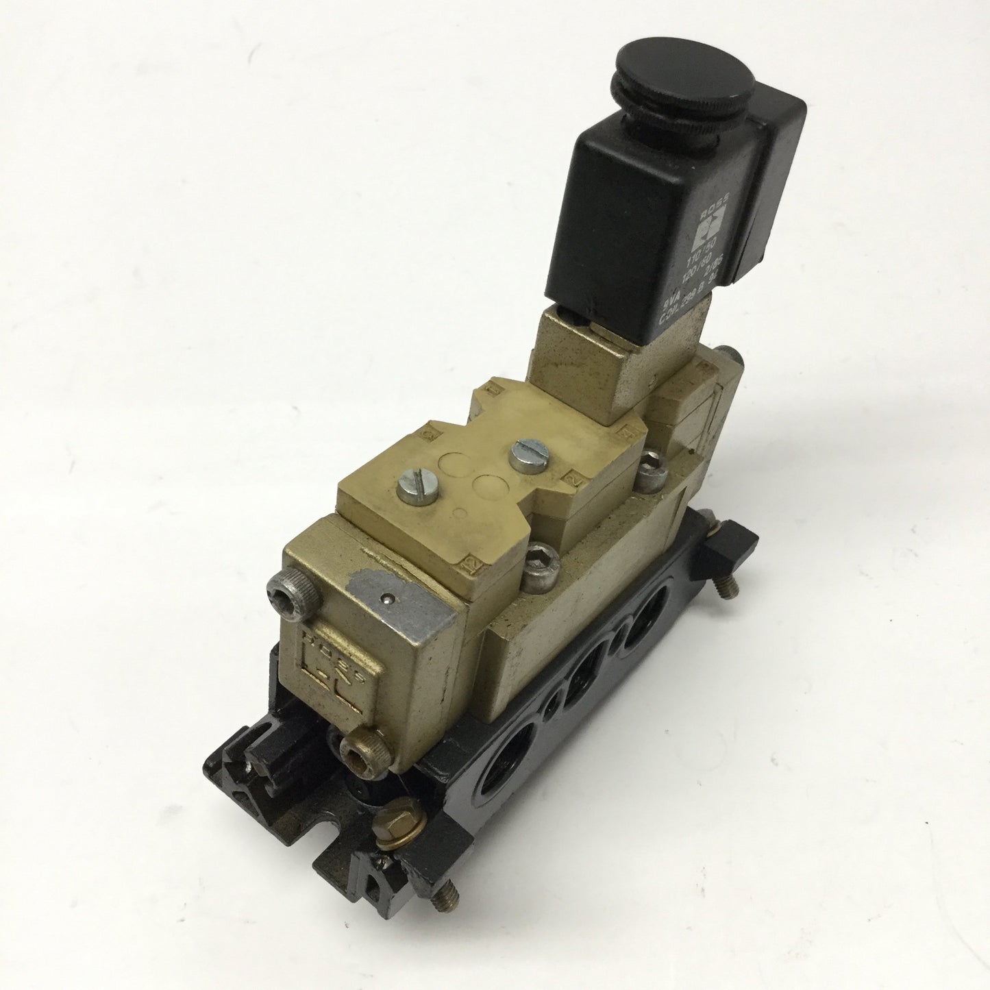 Used Ross W6476A2301 5-Port 2-Position Solenoid Valve, 2-10bar, 110/120VAC Coil