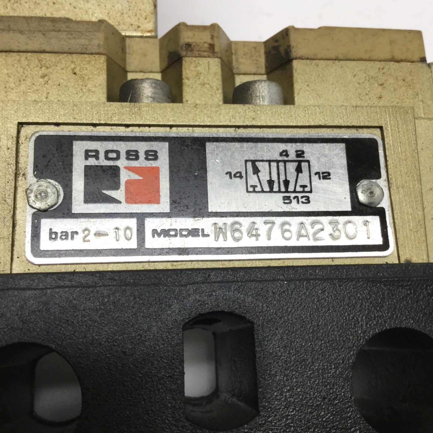 Used Ross W6476A2301 5-Port 2-Position Solenoid Valve, 2-10bar, 110/120VAC Coil
