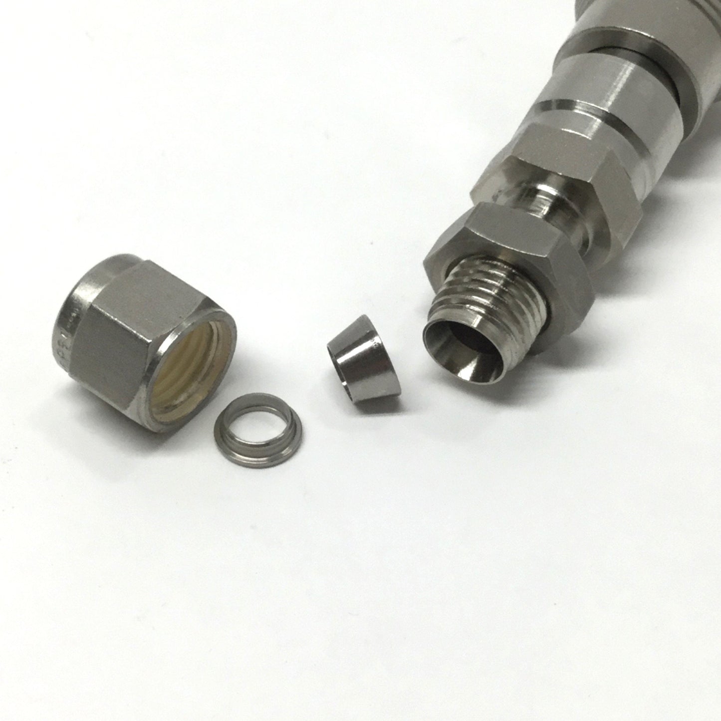 Used Swagelok SS-QC4-B1-400 316 Stainless Steel Quick Connect Body 1/4" Tube Fitting
