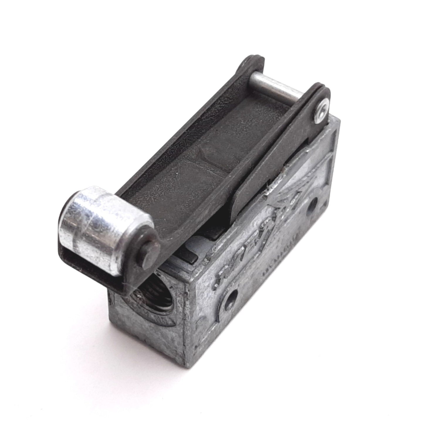Used Mead MV-15 Mechanical Air Valve, Roller Actuator, 2-Position 3-Port, 1/8" NPT