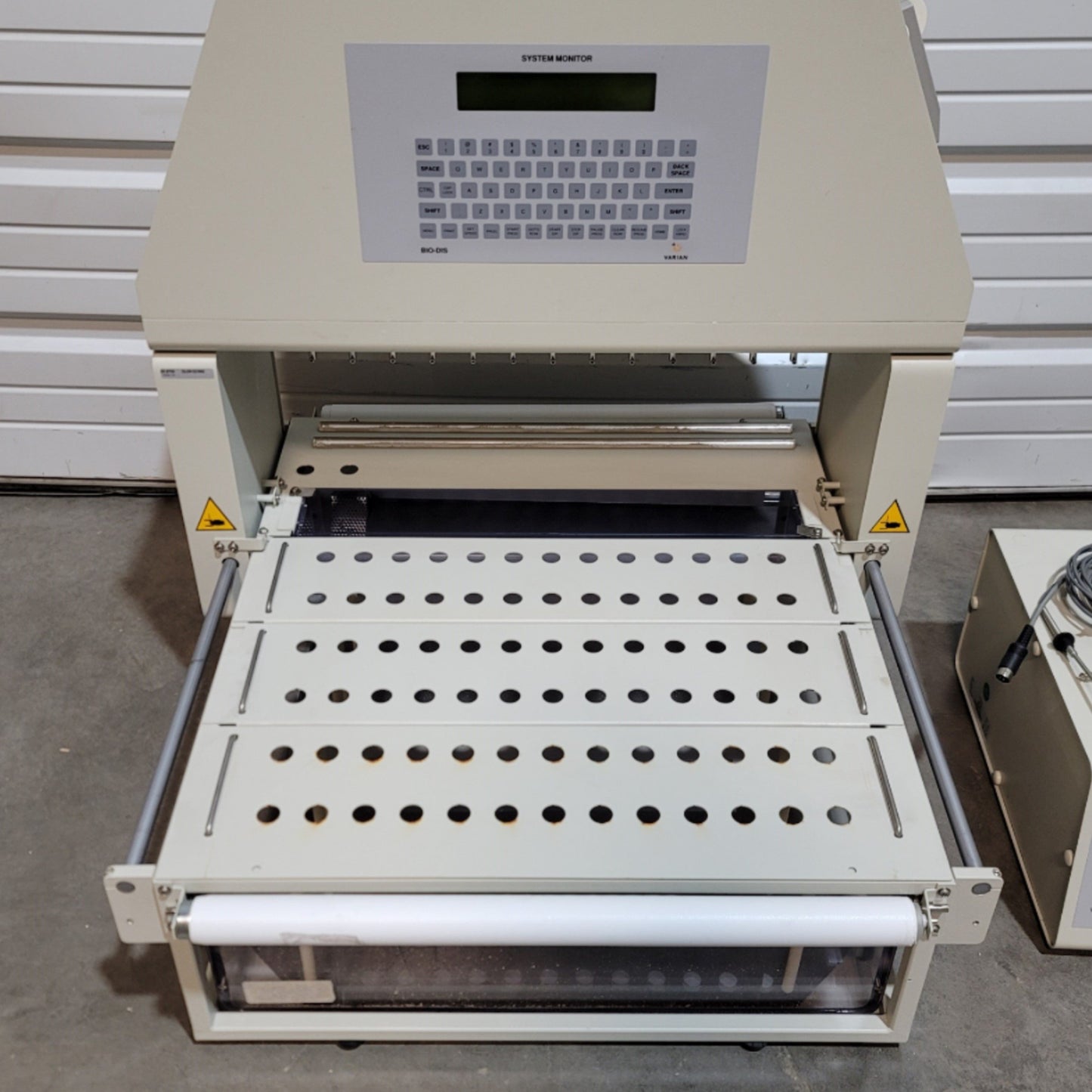 Used Varian 25-2700 BIO-DIS Reciprocating Cylinder Dissolution Bath With VK 750D