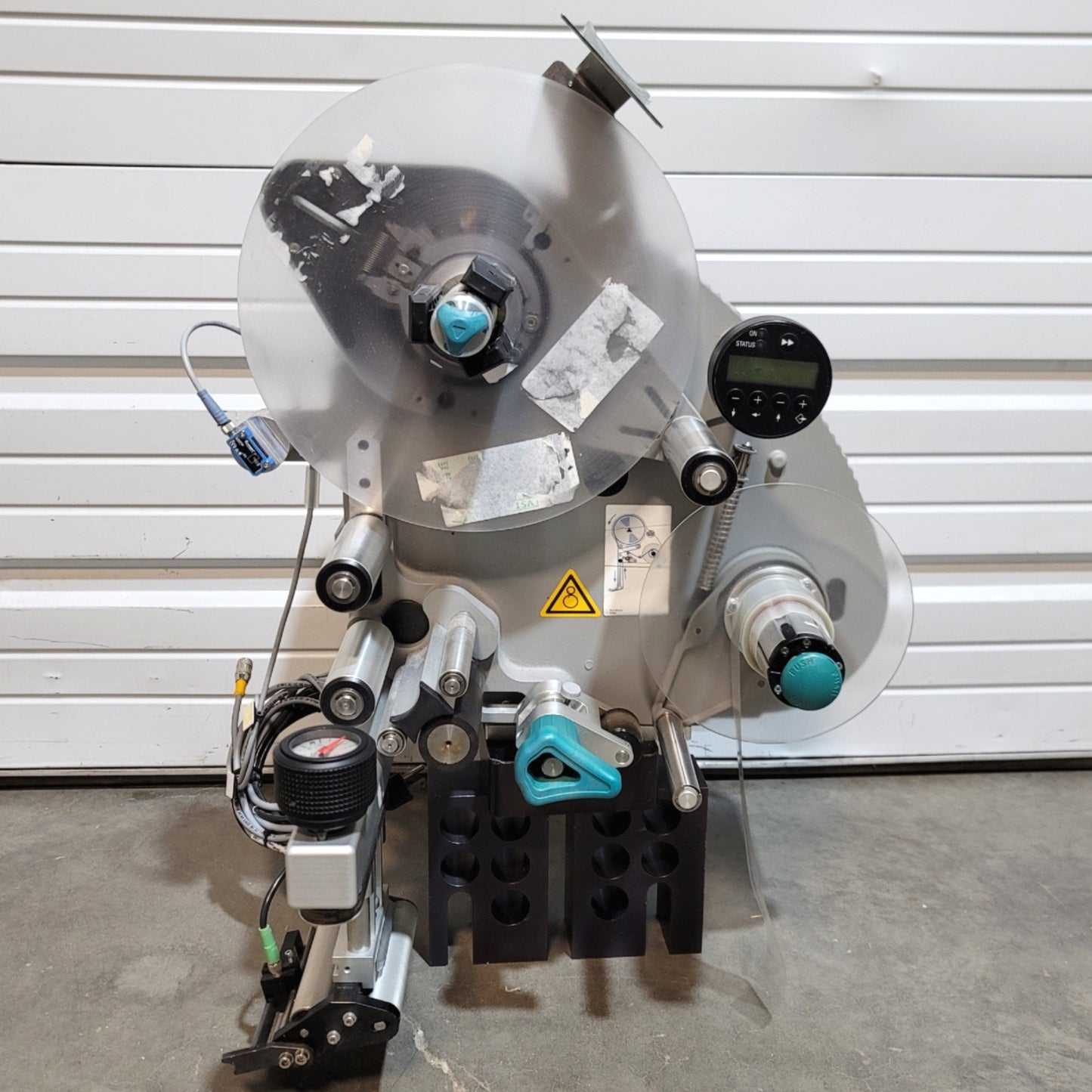 Used Avery Dennison ALS204 Label Applicator 120/230VAC, 40m/min, 10-110mm Labels