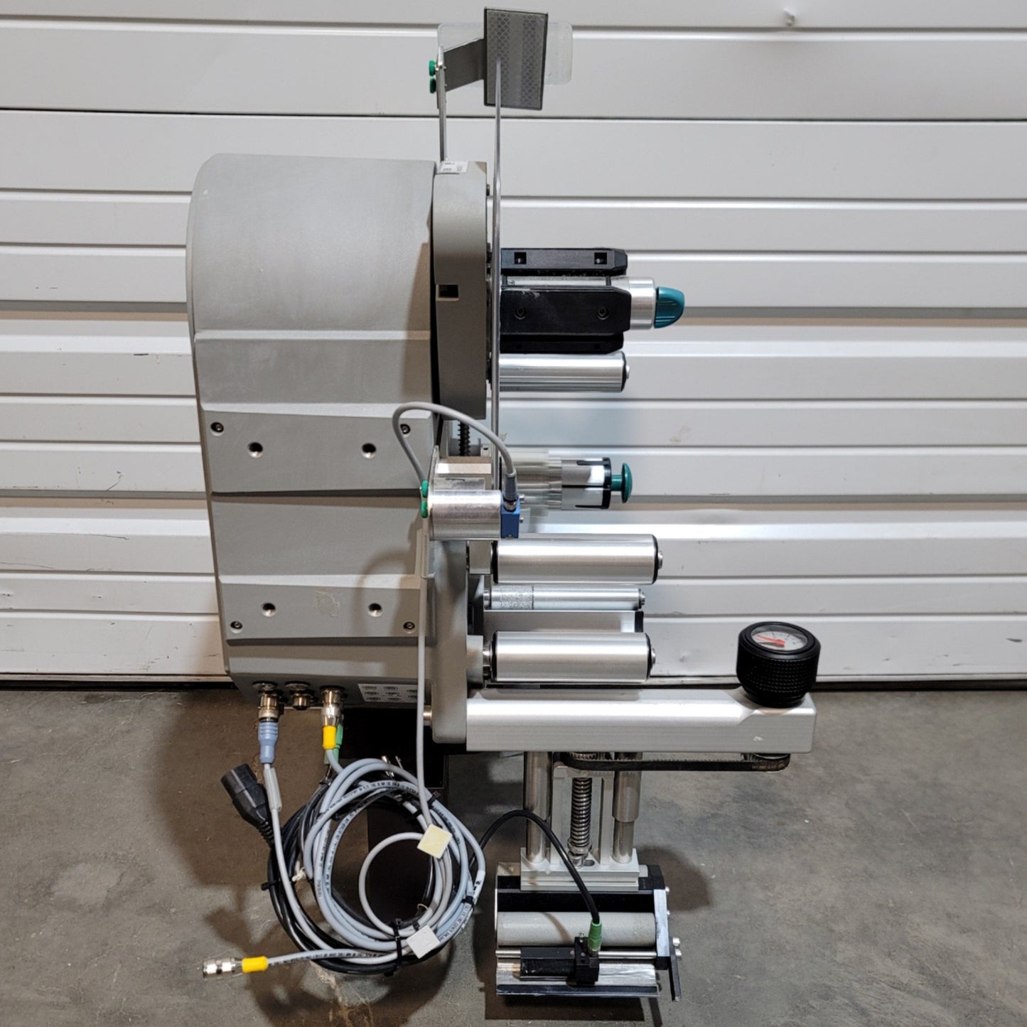 Used Avery Dennison ALS204 Label Applicator 120/230VAC, 40m/min, 10-110mm Labels