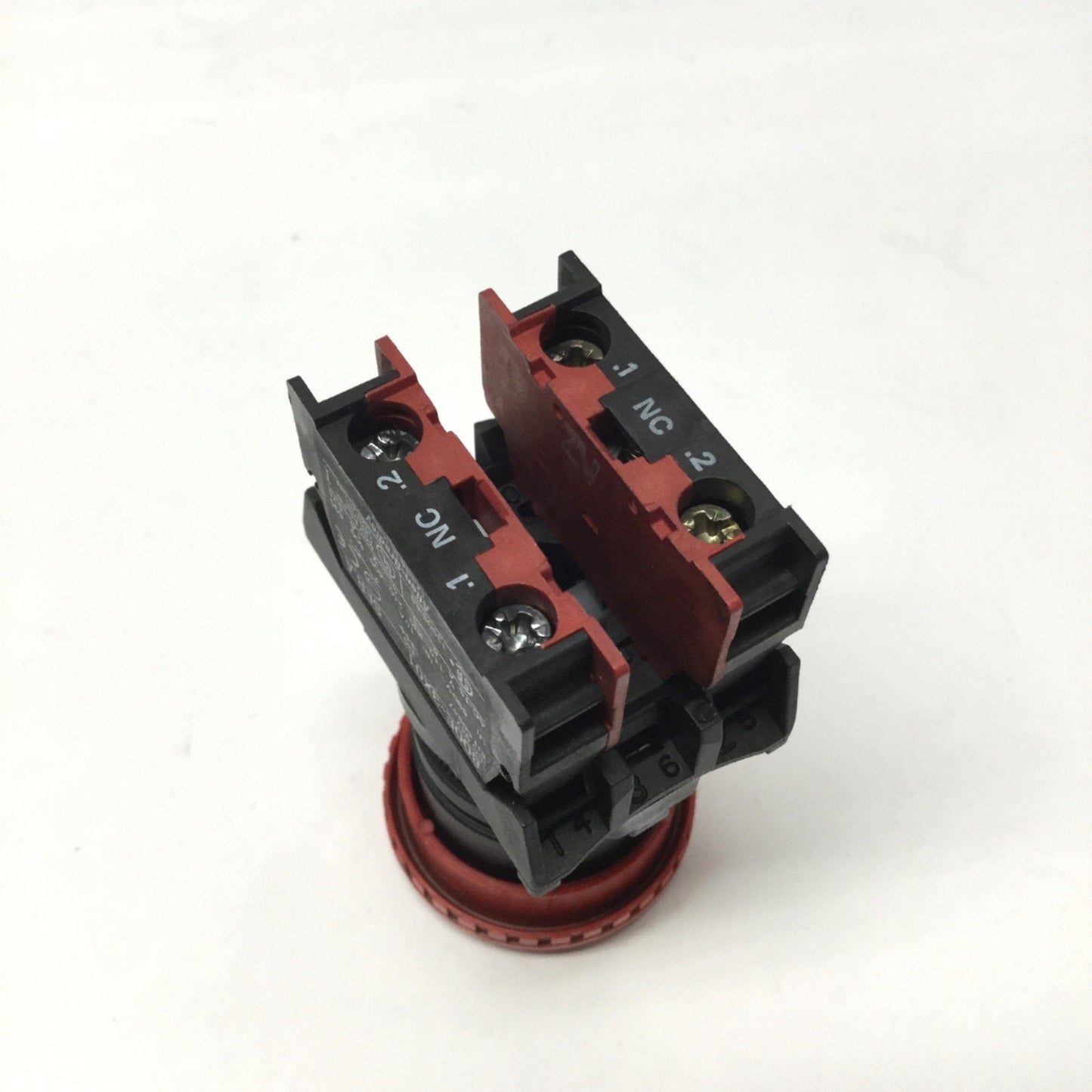 Used Allen Bradley Emergency E-Stop Pushbutton Switch, Twist-Release, 600VAC 10A, 2NC