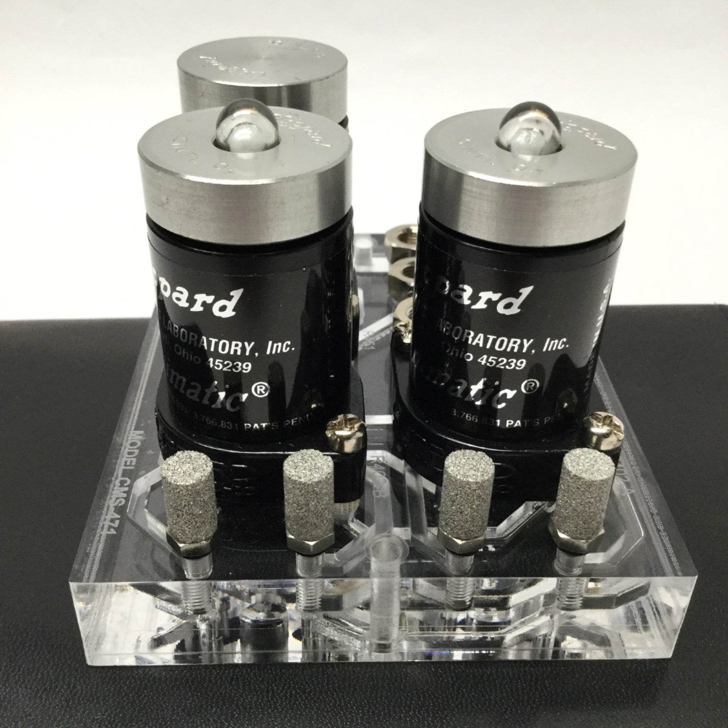 Used Clippard CMS-471 Pneumatic Flip-Flop Circuit Manifold w/2x R402 & 1x R471 Valves