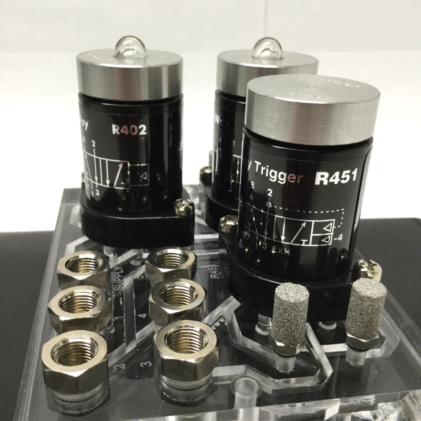 Used Clippard CMS-471 Pneumatic Flip-Flop Circuit Manifold w/2x R402 & 1x R471 Valves