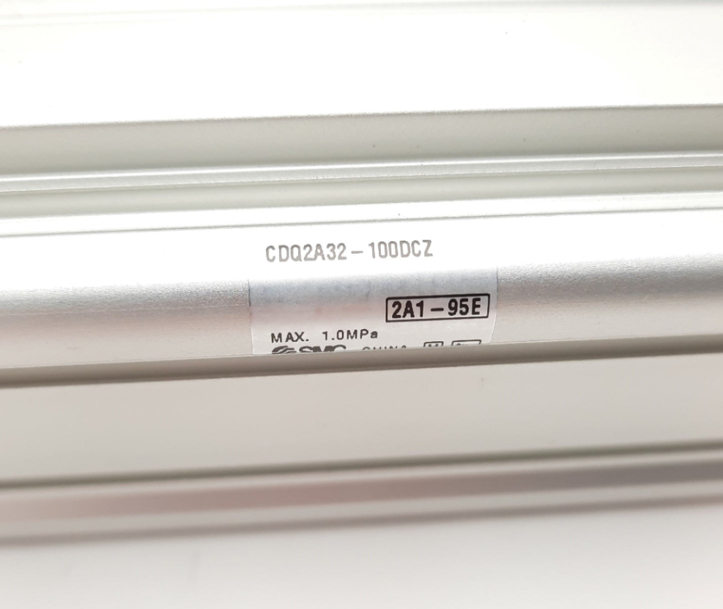 New SMC CDQ2A32-100DCZ Double Action Compact Cylinder 1MPa, 32mm Bore, 100mm Stroke