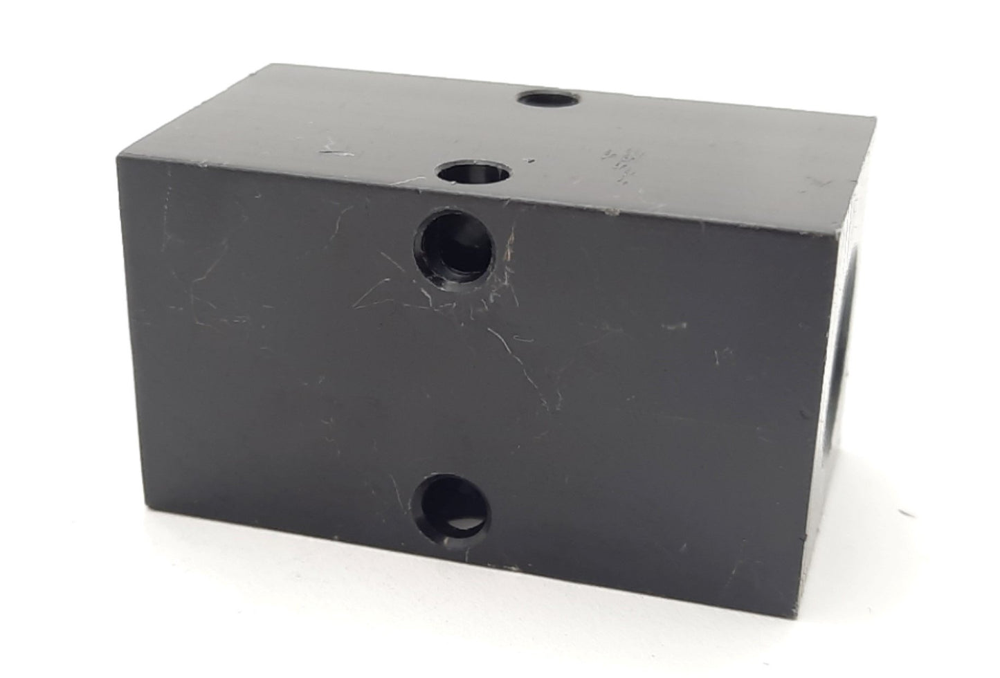 New – Open box Lot of 2 Pneumadyne M10-125-2 Manifold, 2-Station, 2 x 1/4"NPT to 2 x 1/8"NPT