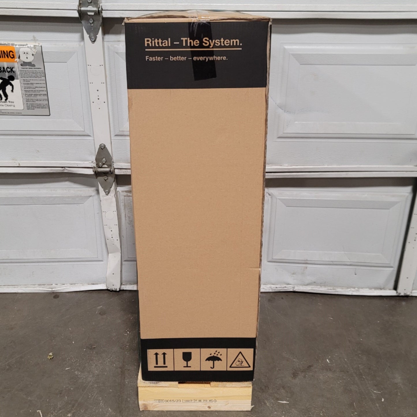 New Rittal SK 3305.500 TopTherm Wall Mounted Cooling Unit, 6005BTU/hr, 230VAC 1-Ph