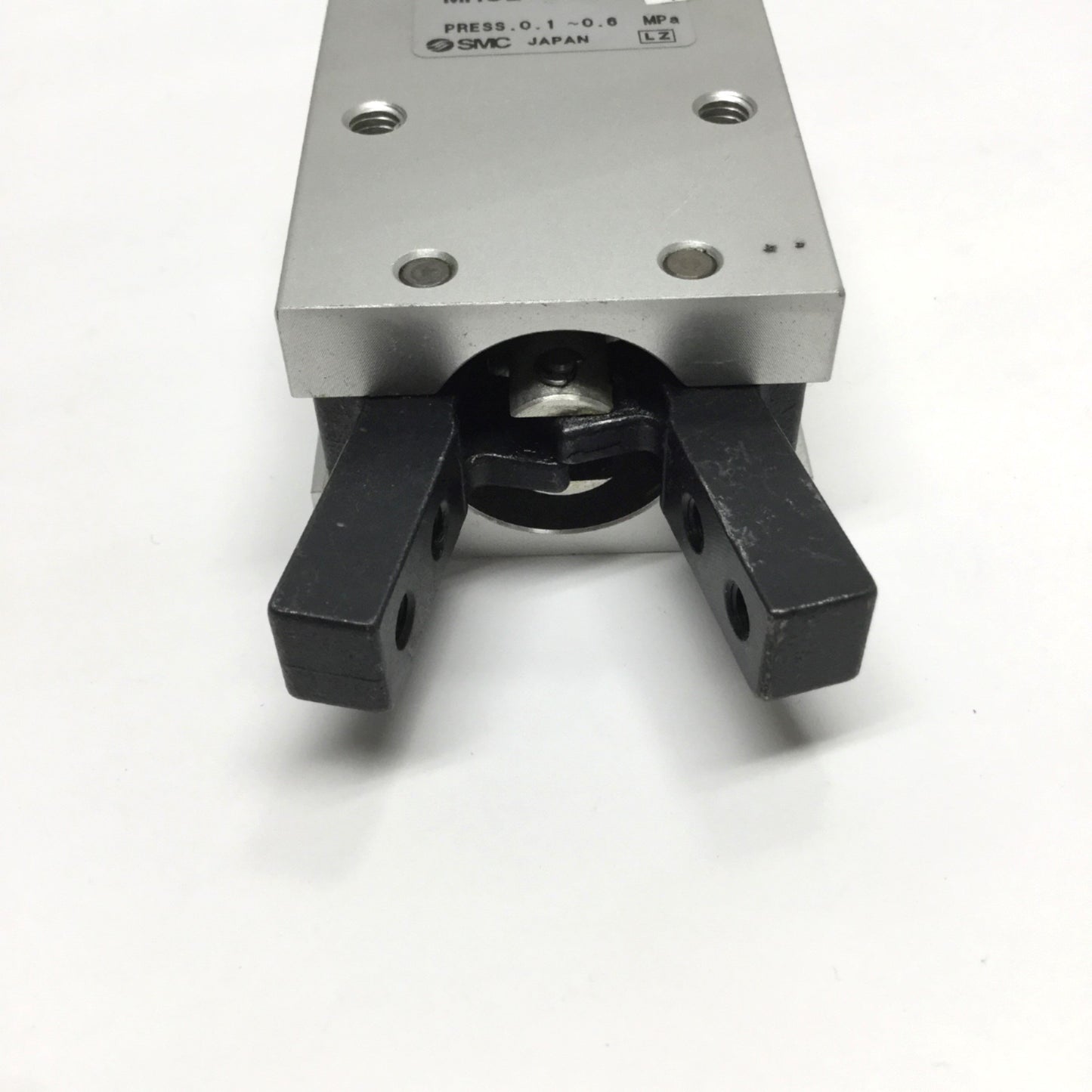 Used SMC MHC2-20D Angular 2-Jaw Pneumatic Air Gripper Double-Acting Ø20mm Bore