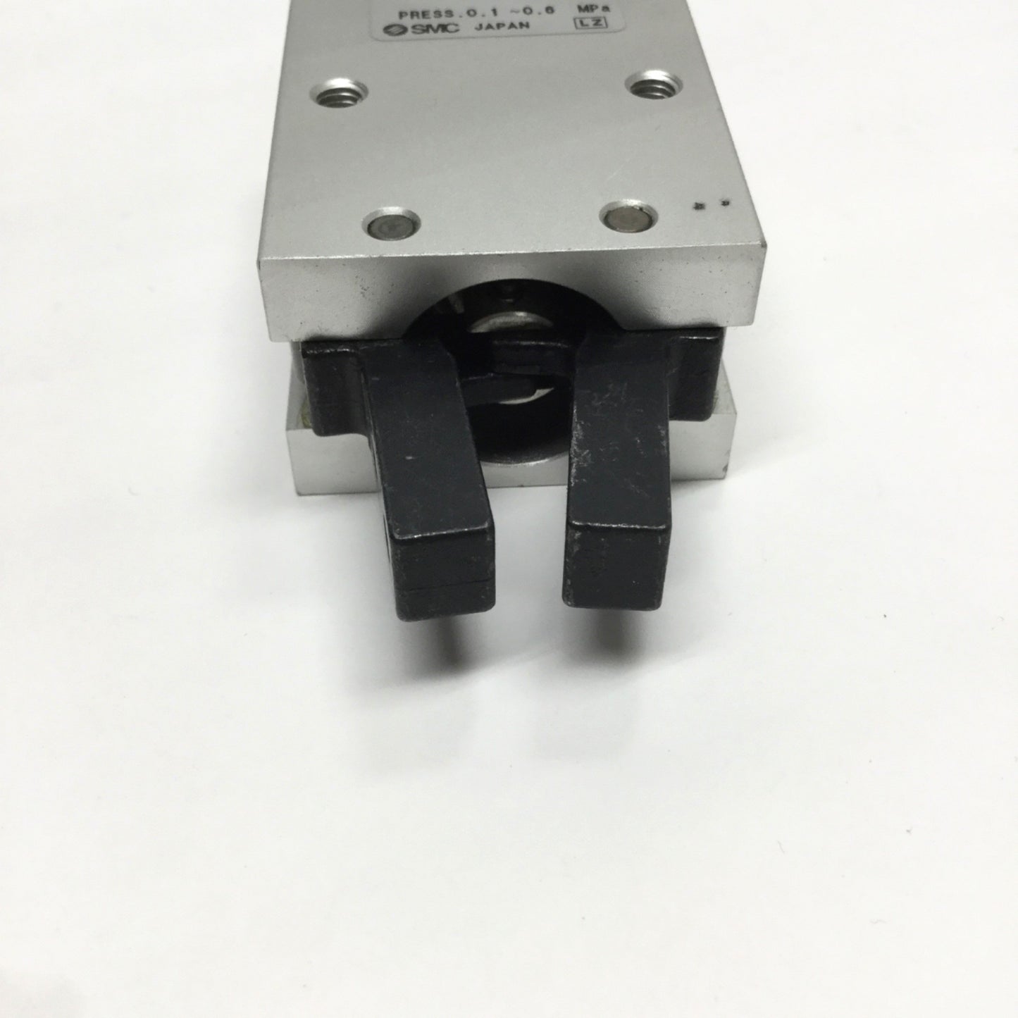 Used SMC MHC2-20D Angular 2-Jaw Pneumatic Air Gripper Double-Acting Ø20mm Bore