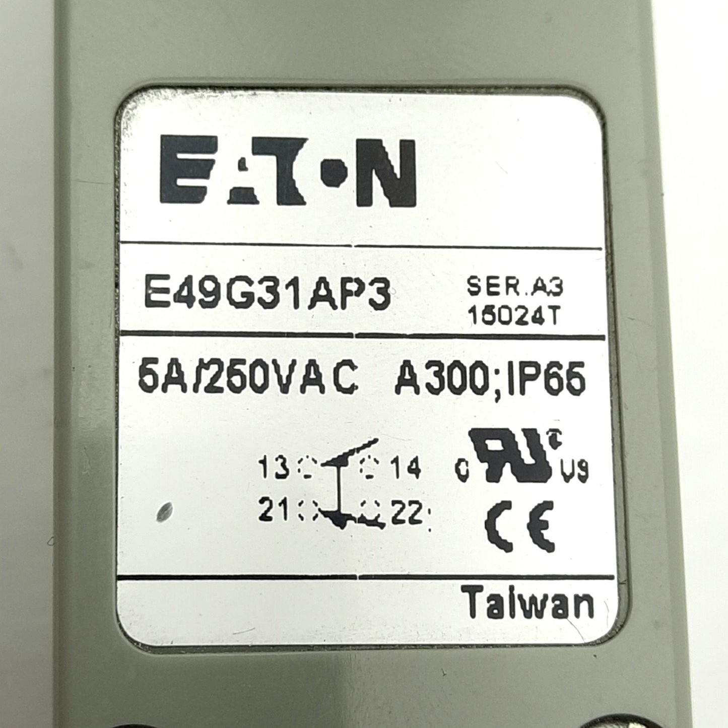 Used Eaton E49G31AP3 Compact Metal Limit Switch, 250VAC/30VDC 5A, 1 NO 1 NC