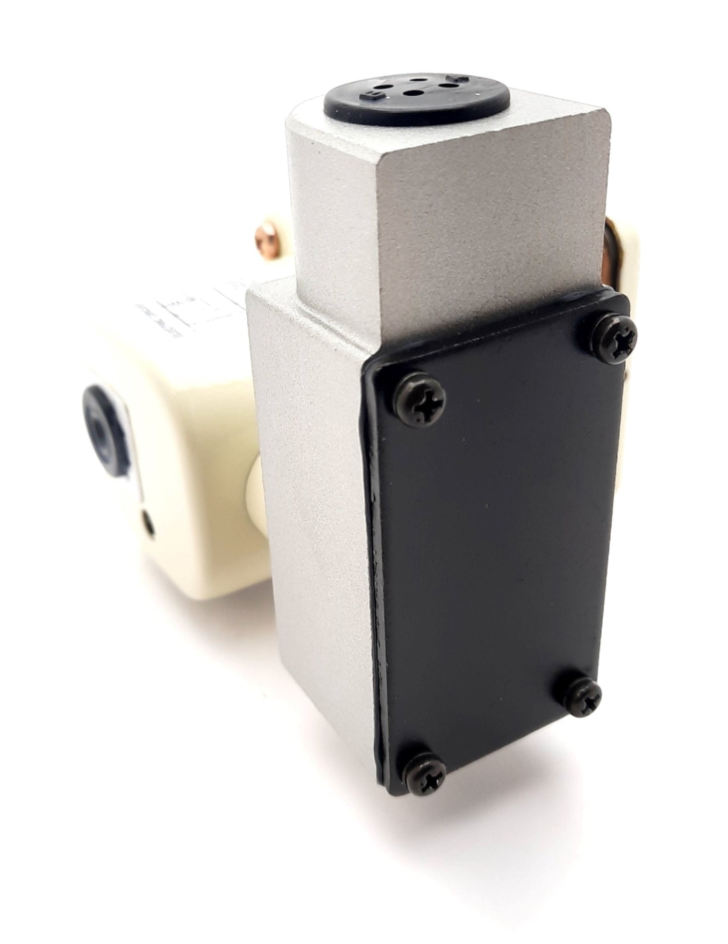 New SMC IFW520-04-66 Electric Flow Switch 1/2, 24VDC, 5A, 25 l/min, 0.1-0.6MPa