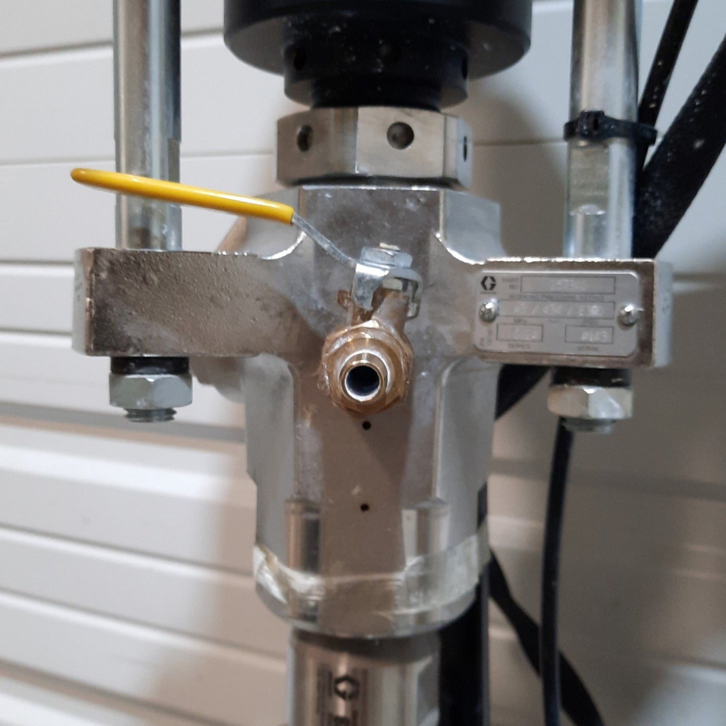 Used Graco CM6F3F Check-Mate S20 Sealant/Adhesive Supply System 5Gal .9GPM 125PSI