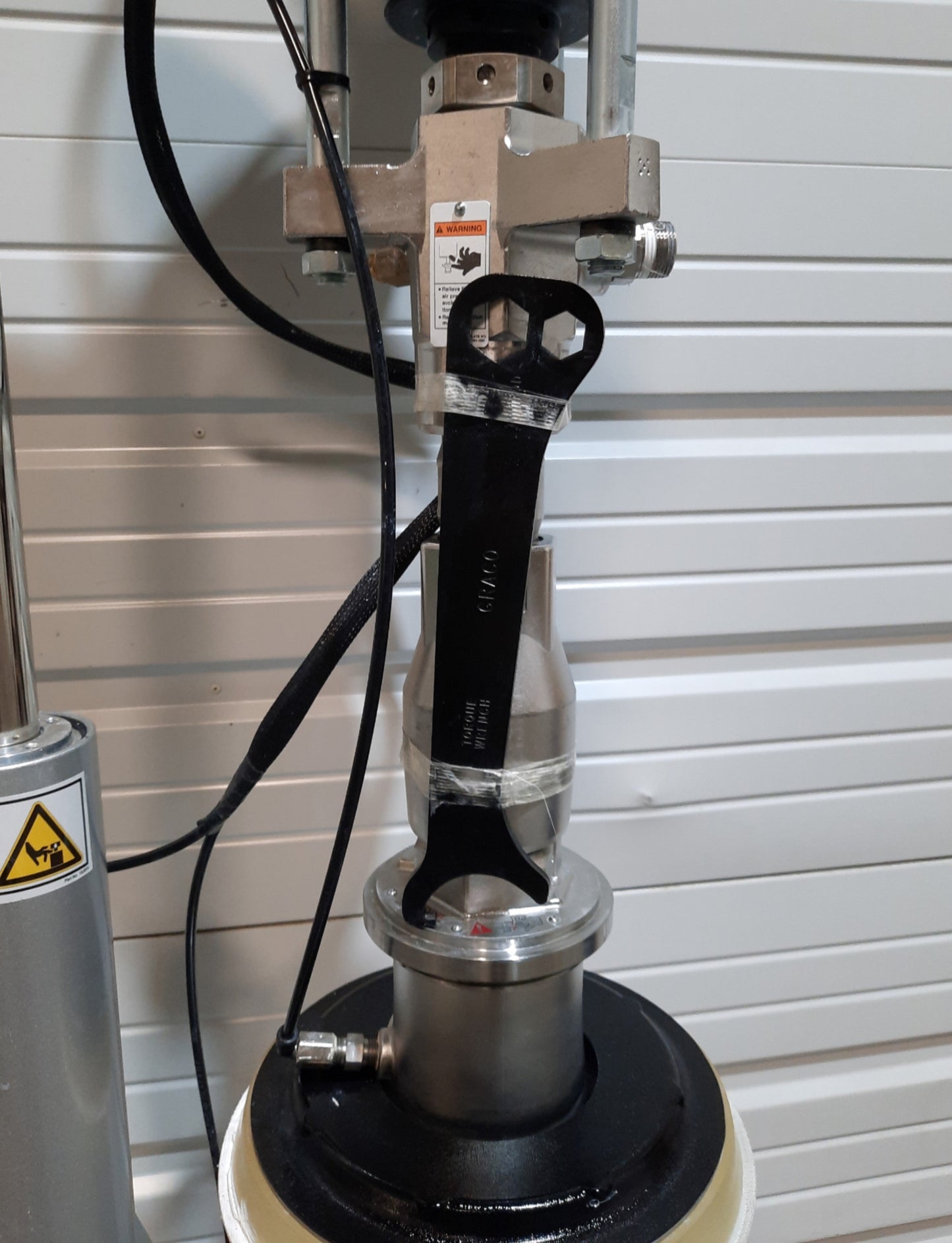 Used Graco CM6F3F Check-Mate S20 Sealant/Adhesive Supply System 5Gal .9GPM 125PSI